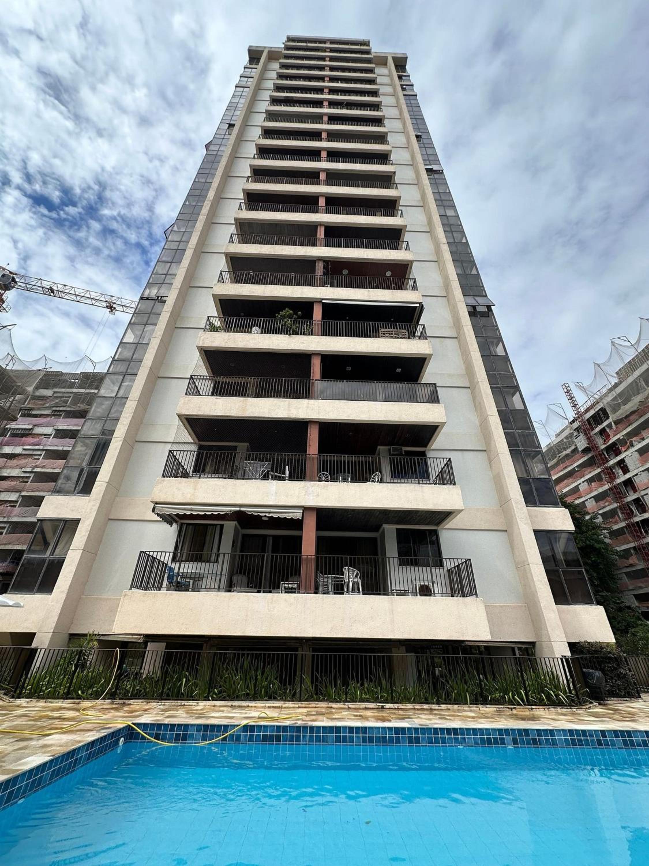 Sea Front View between Copa & Ipanema for up to 4