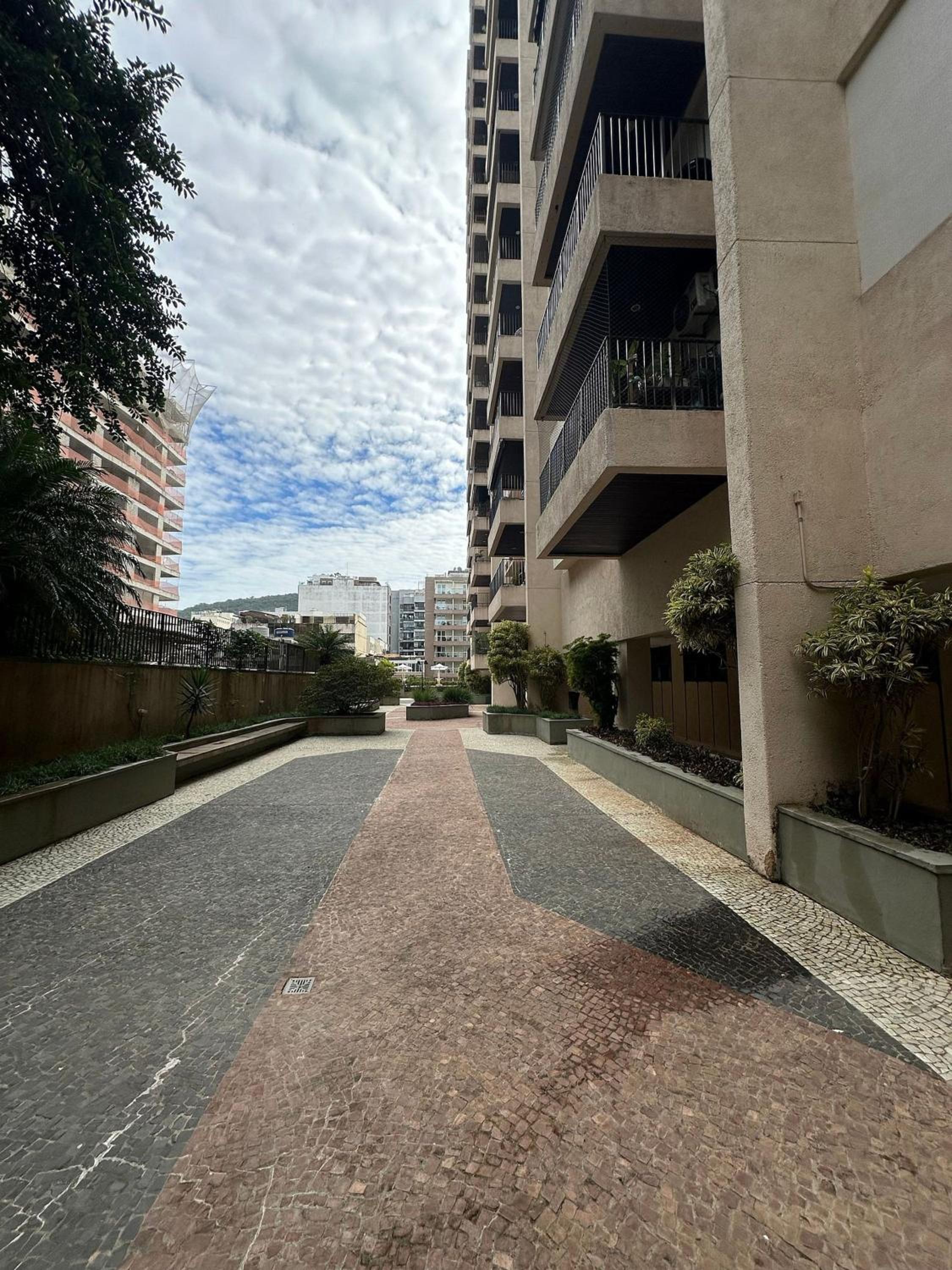 Sea Front View between Copa & Ipanema for up to 4