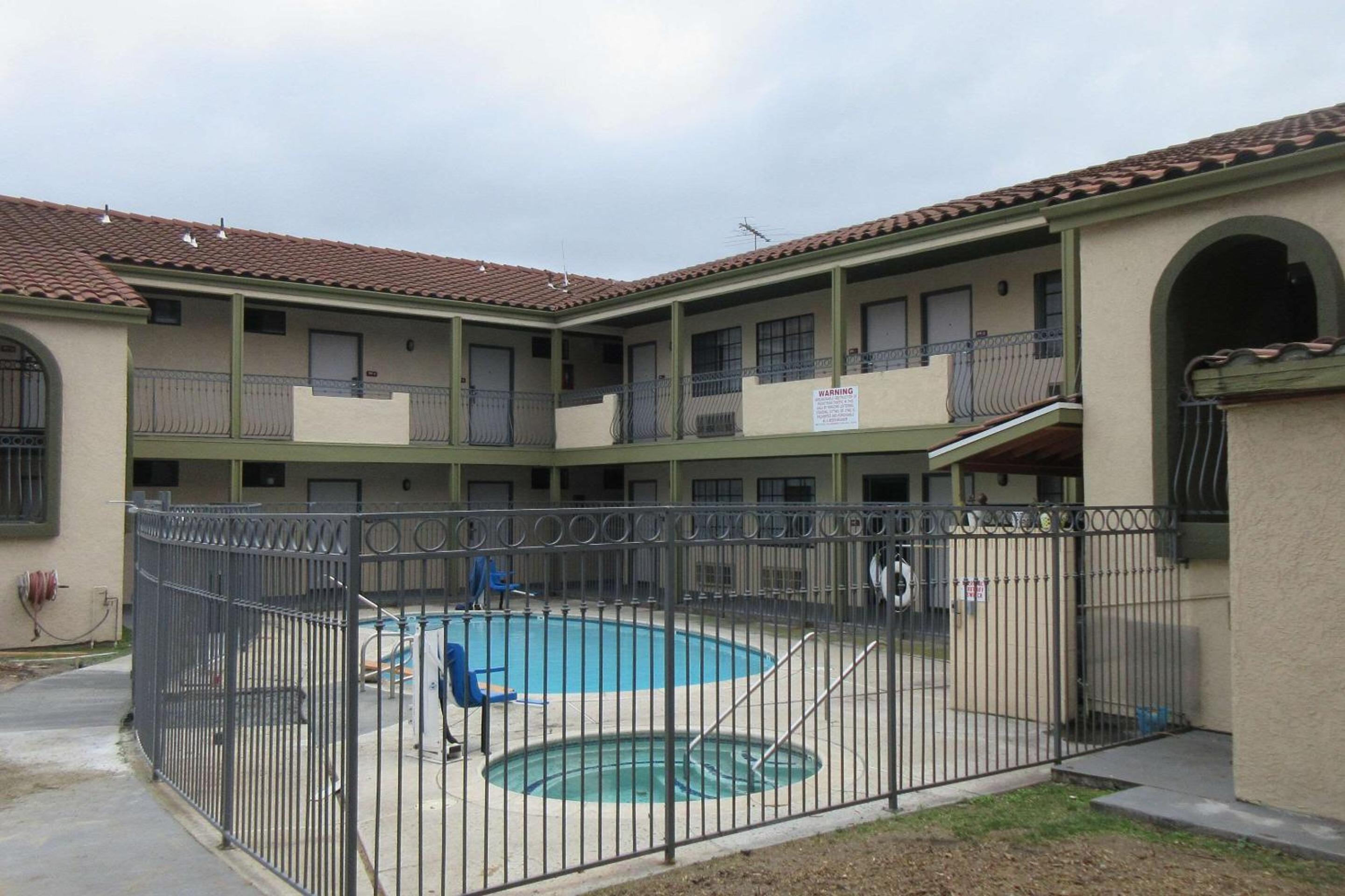 Rodeway Inn Santa Ana - Garden Grove view 2