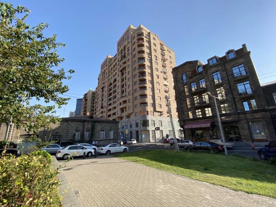 1 bedroom, Modern New Euro Renovated apartment BU1399