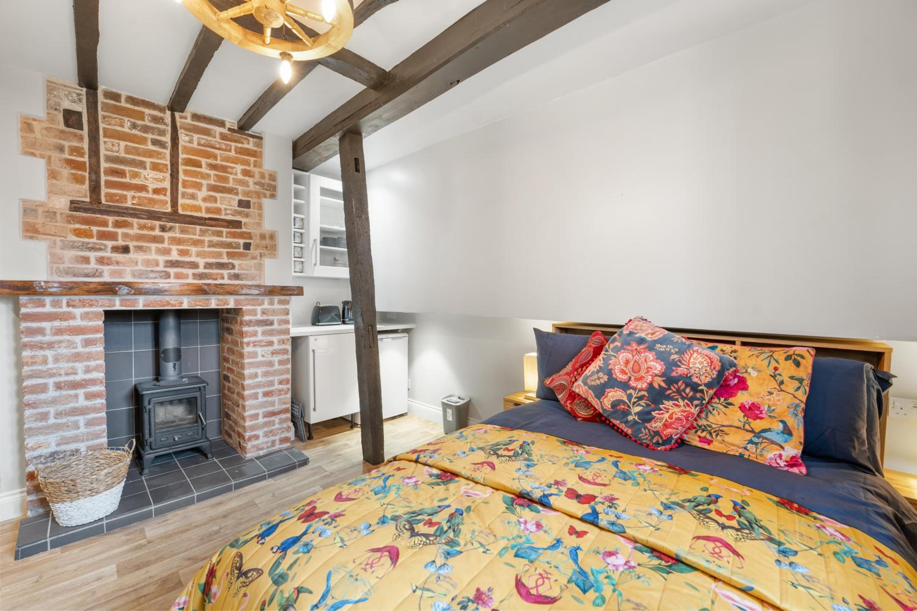 Stylish B&B in Central Canterbury view 2