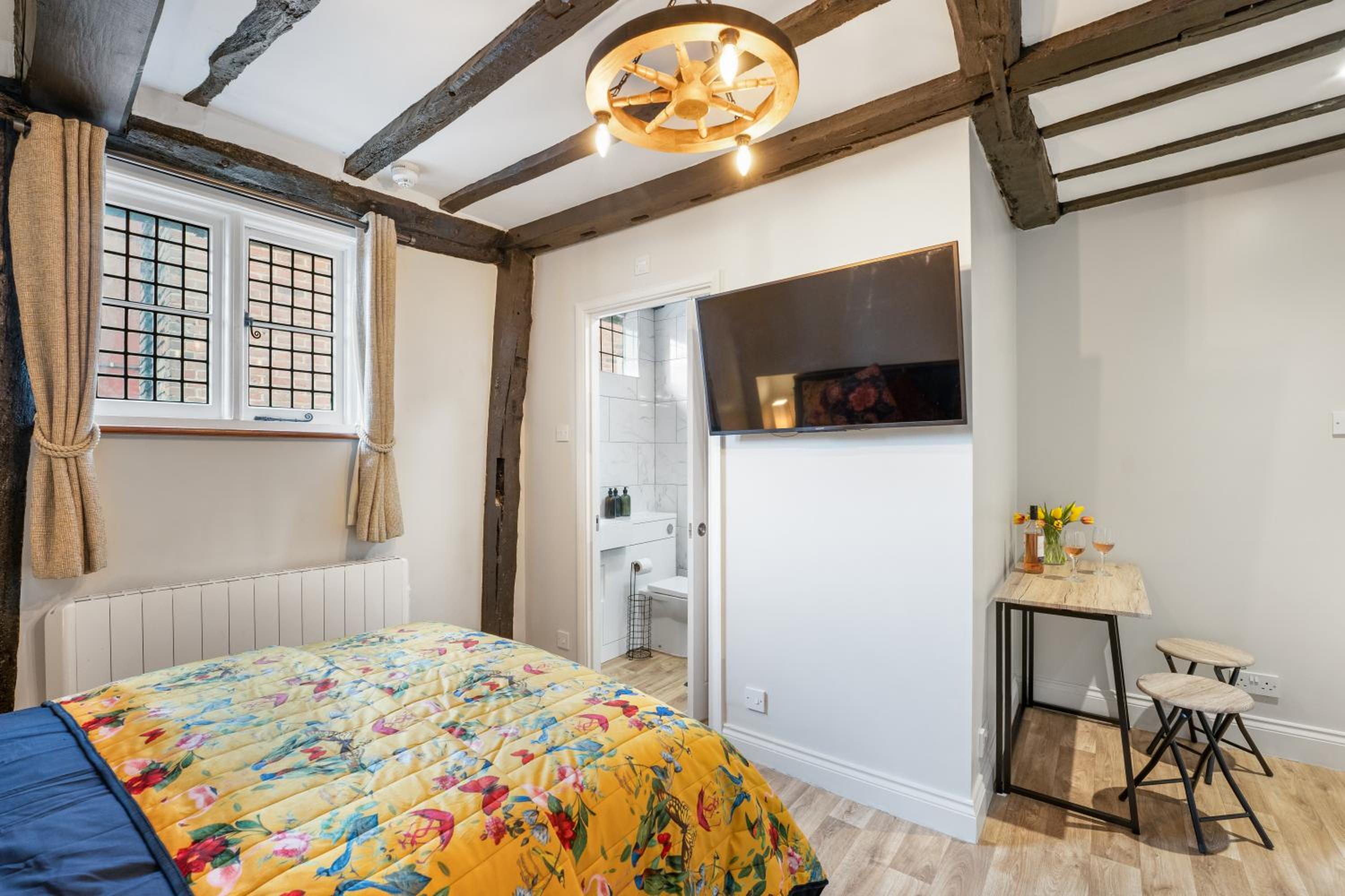 Stylish B&B in Central Canterbury view 4