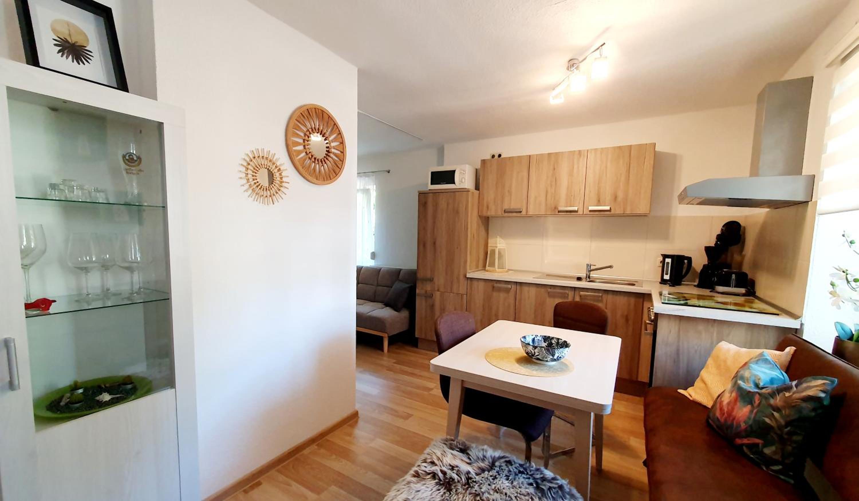 Moderne Ferienwohnung,Sauna im Haus, Parkplatz Hunde willkommen, nahe Schloss, Waldeisenbahn, Hermansbad, UNESCO Geopark, nahe polnischer Markt, Top Lage f