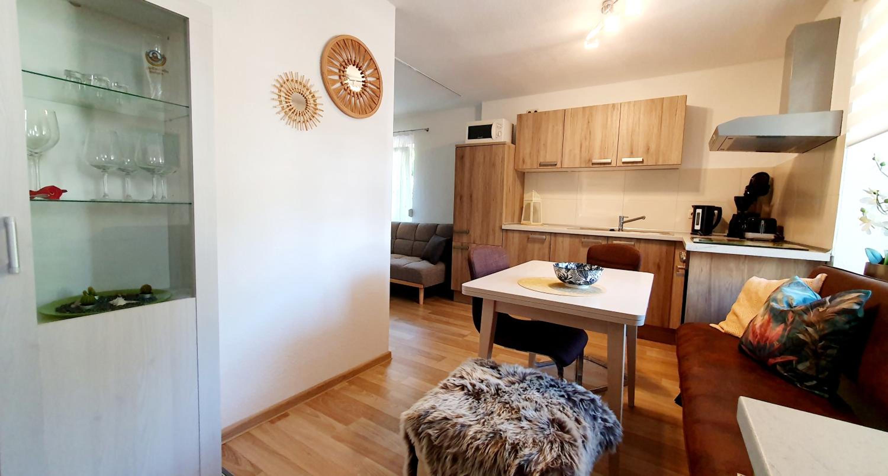 Moderne Ferienwohnung,Sauna im Haus, Parkplatz Hunde willkommen, nahe Schloss, Waldeisenbahn, Hermansbad, UNESCO Geopark, nahe polnischer Markt, Top Lage f