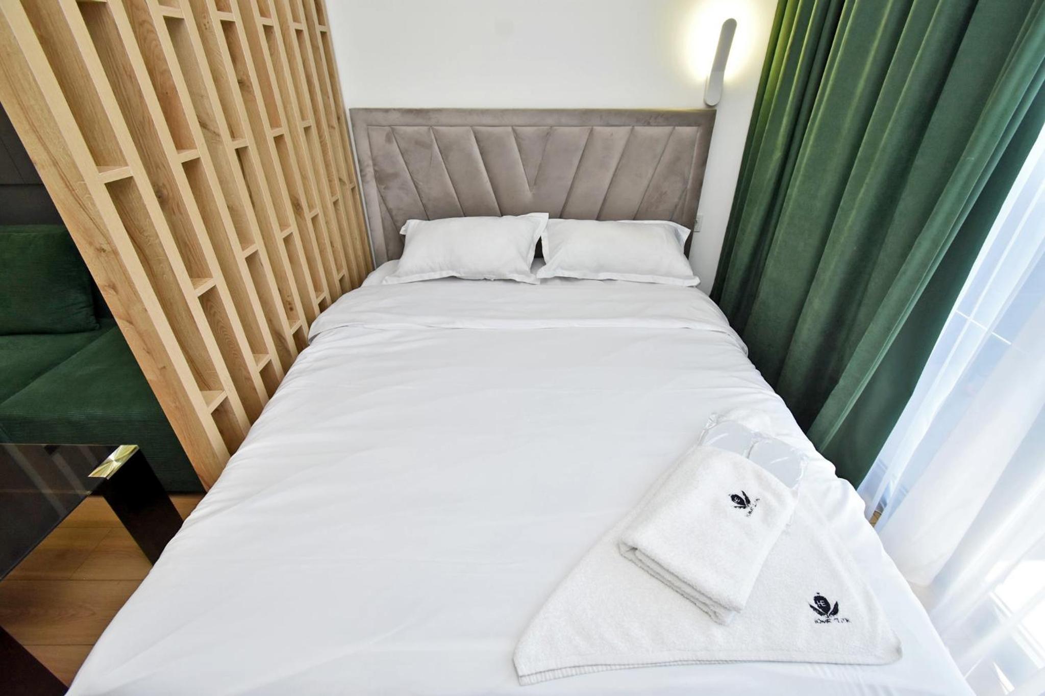 Wooden rest 9