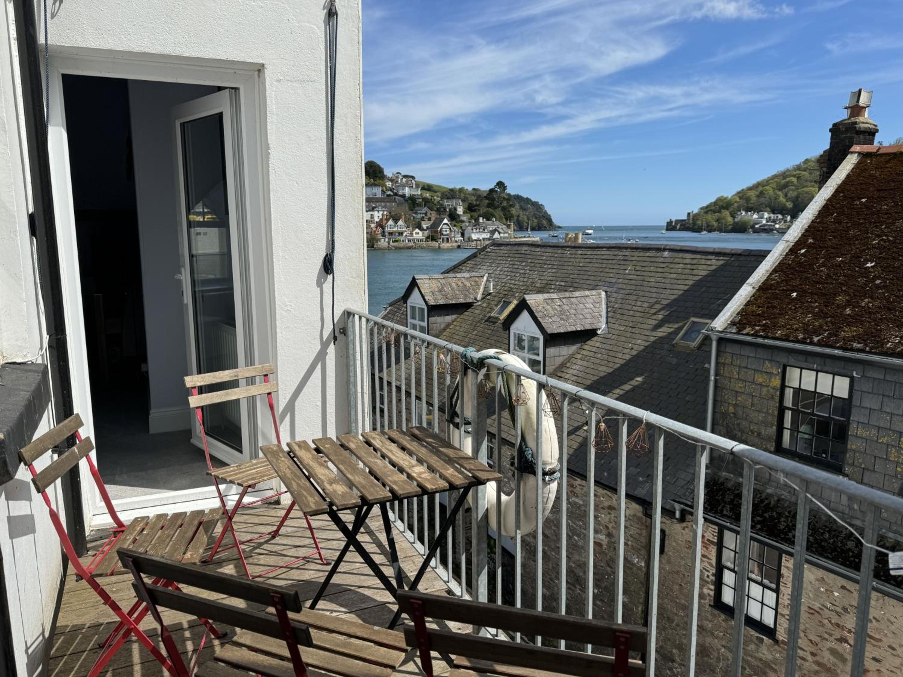Seascape - Waterfront apartment, glorious views and parking view 4