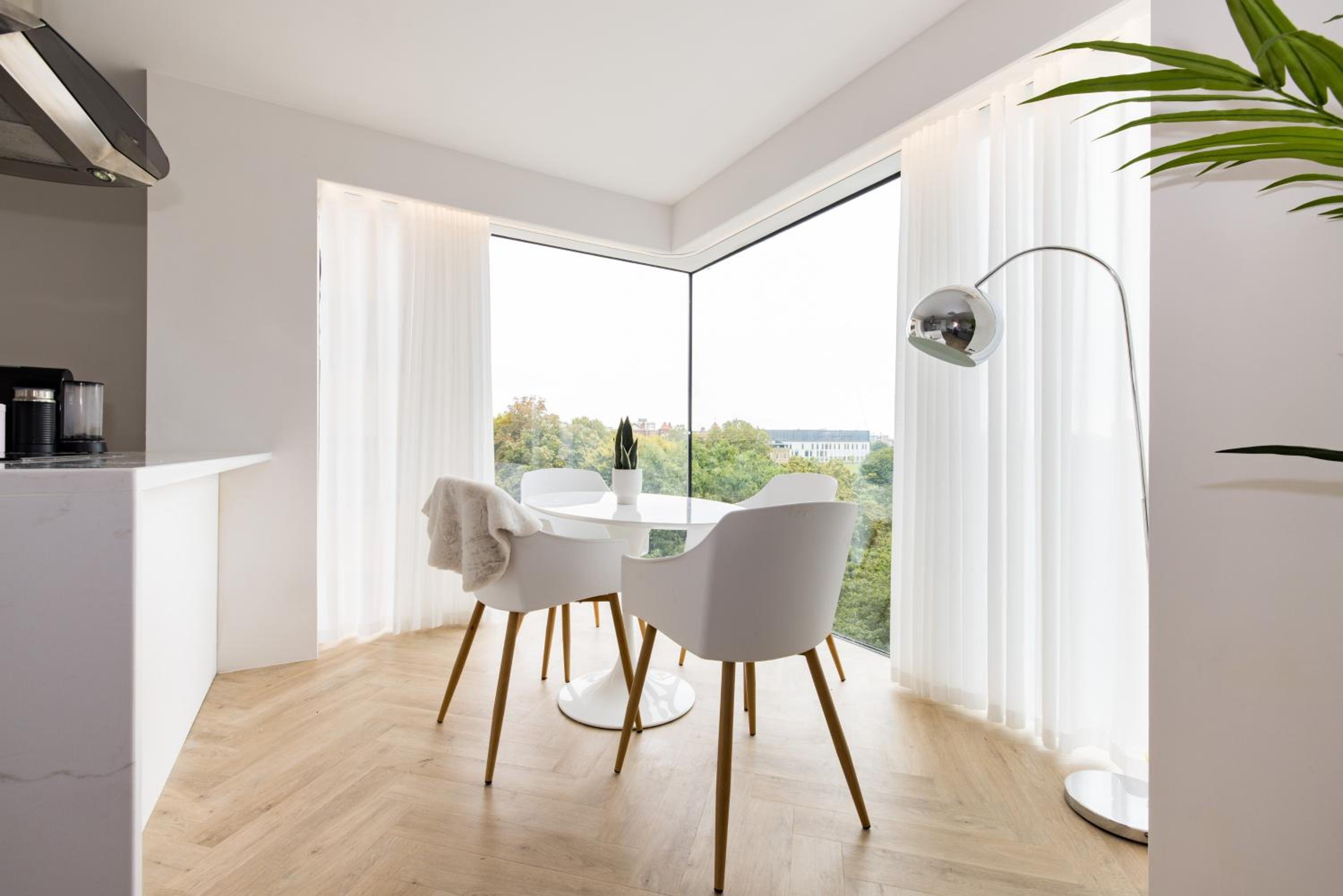 Modern, Luxury 2-Bed Home with Private Balcony