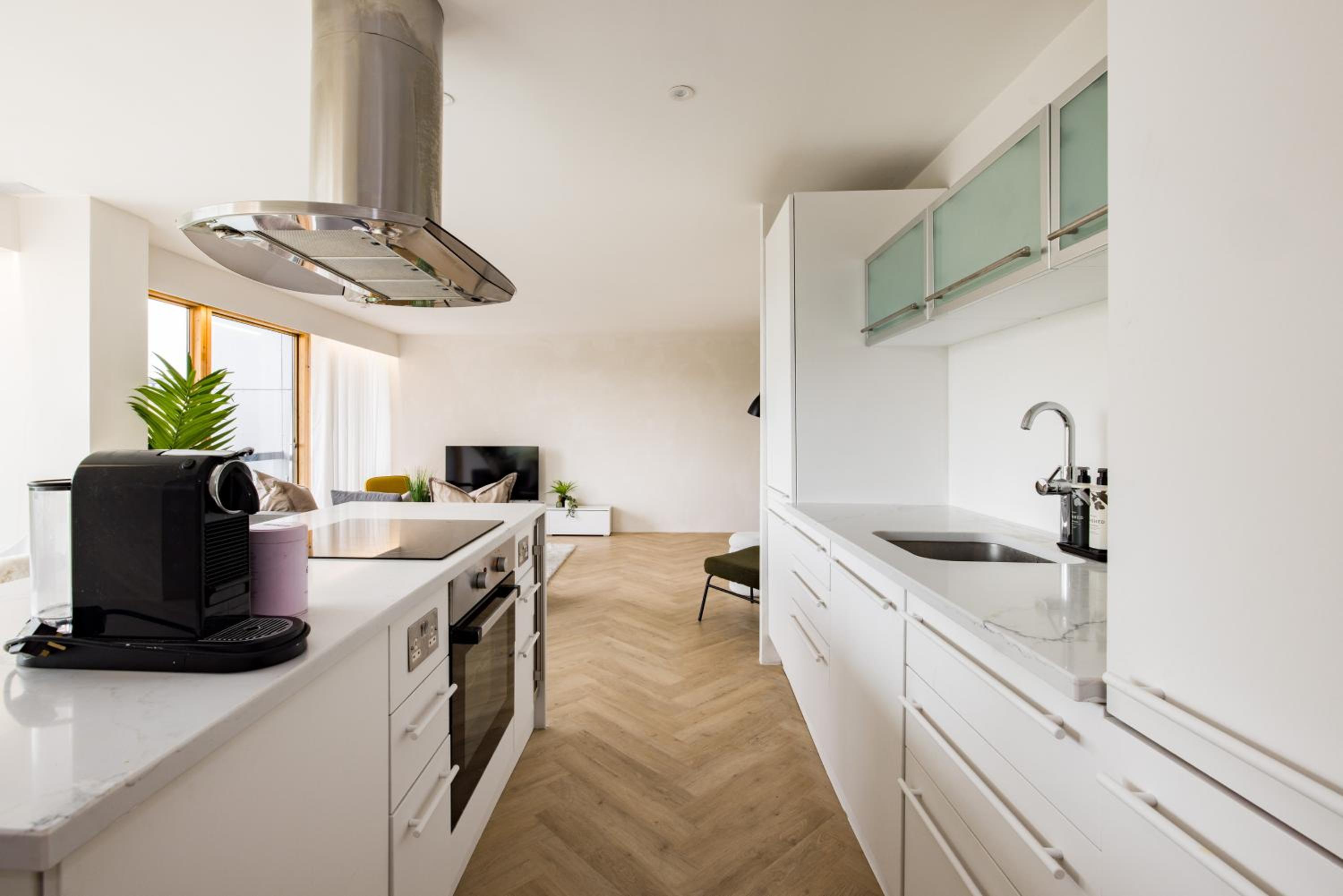 Modern, Luxury 2-Bed Home with Private Balcony