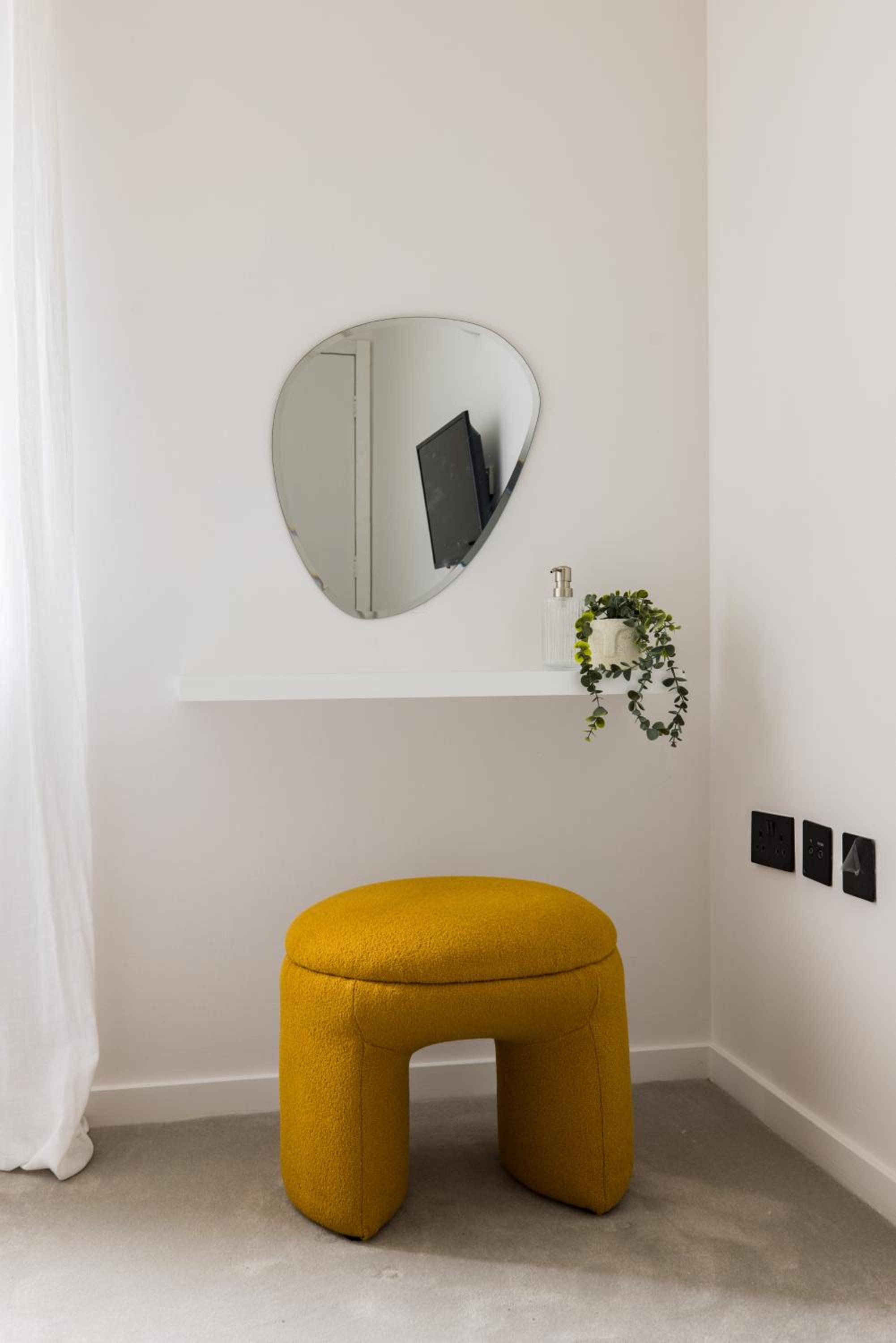 Modern, Luxury 2-Bed Home with Private Balcony