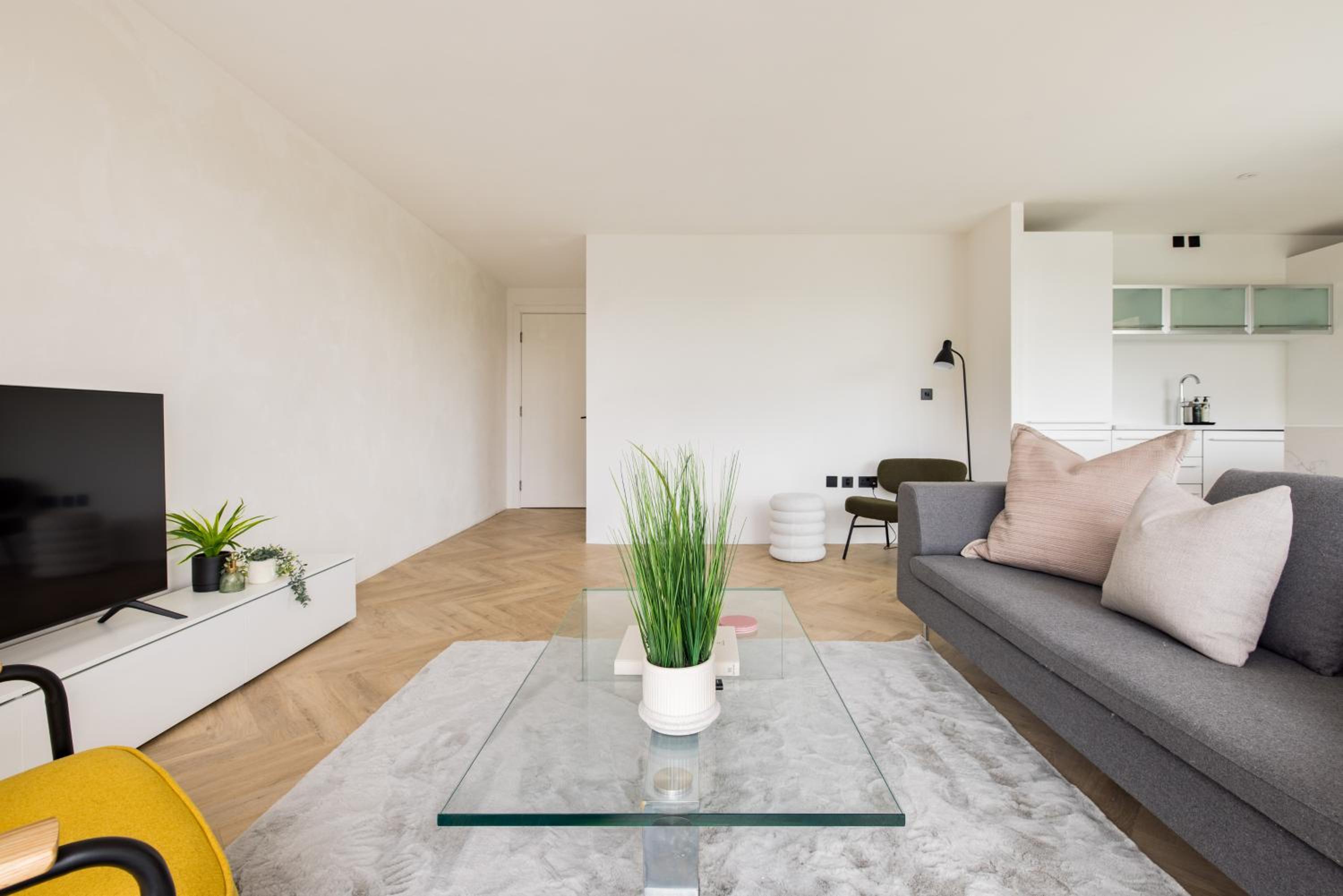 Modern, Luxury 2-Bed Home with Private Balcony
