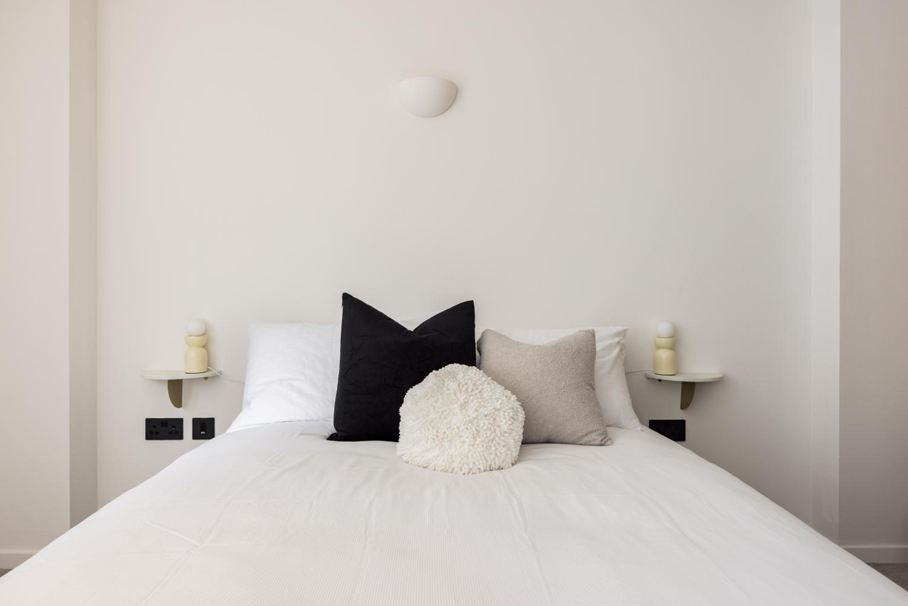 Modern, Luxury 2-Bed Home with Private Balcony