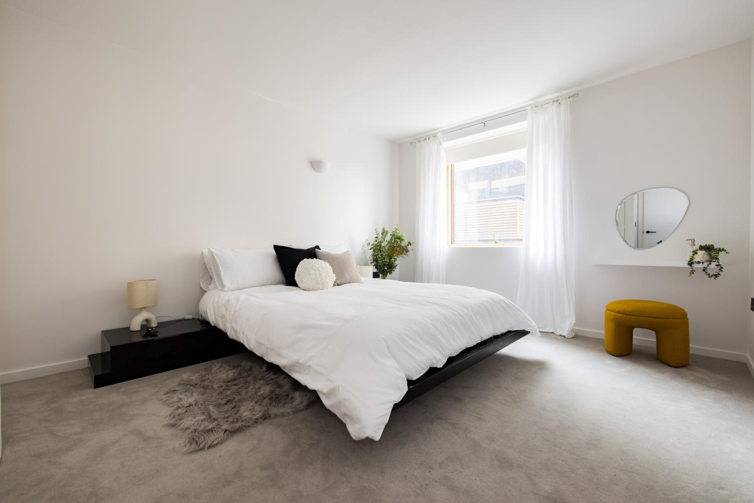 Modern, Luxury 2-Bed Home with Private Balcony