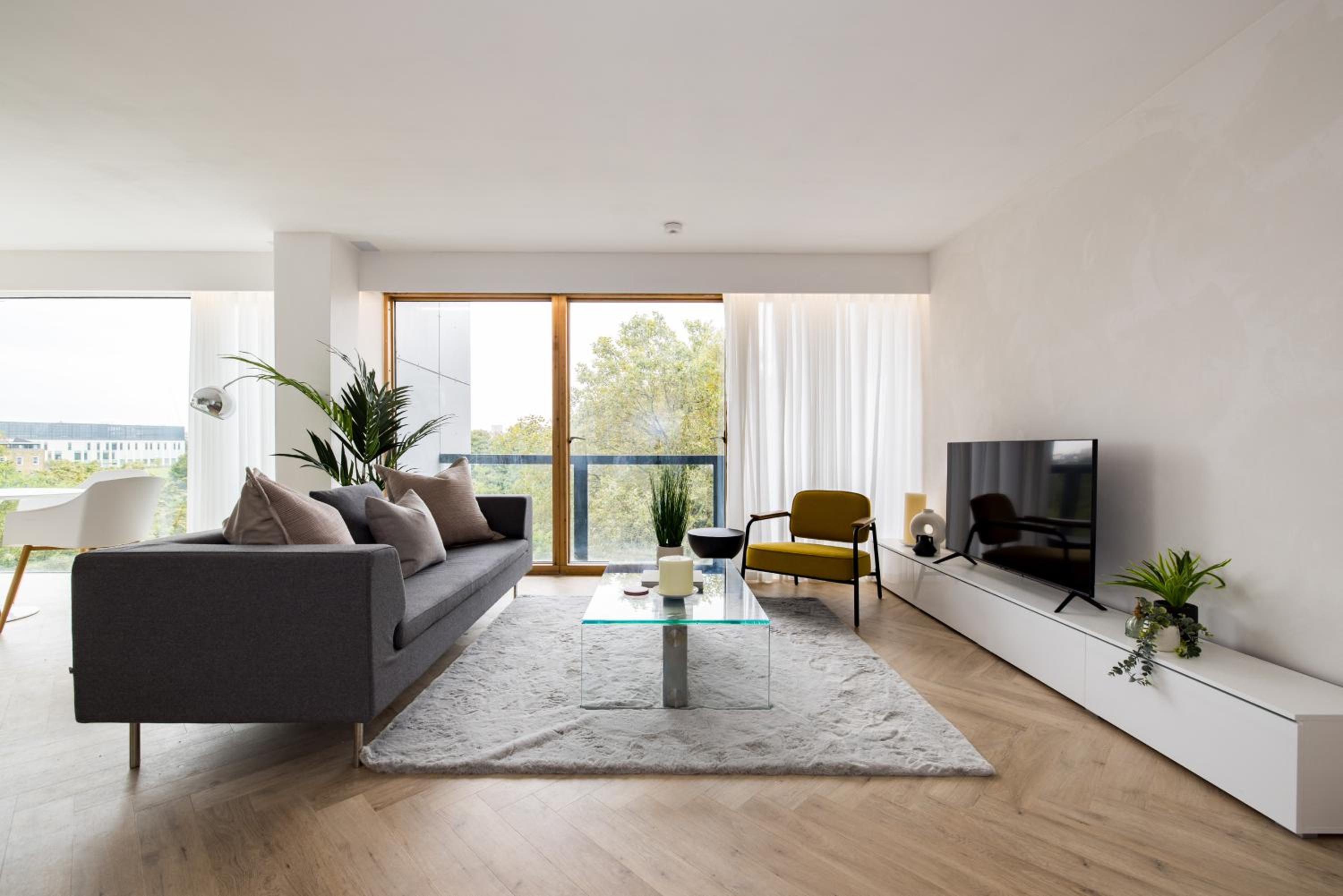 Modern, Luxury 2-Bed Home with Private Balcony