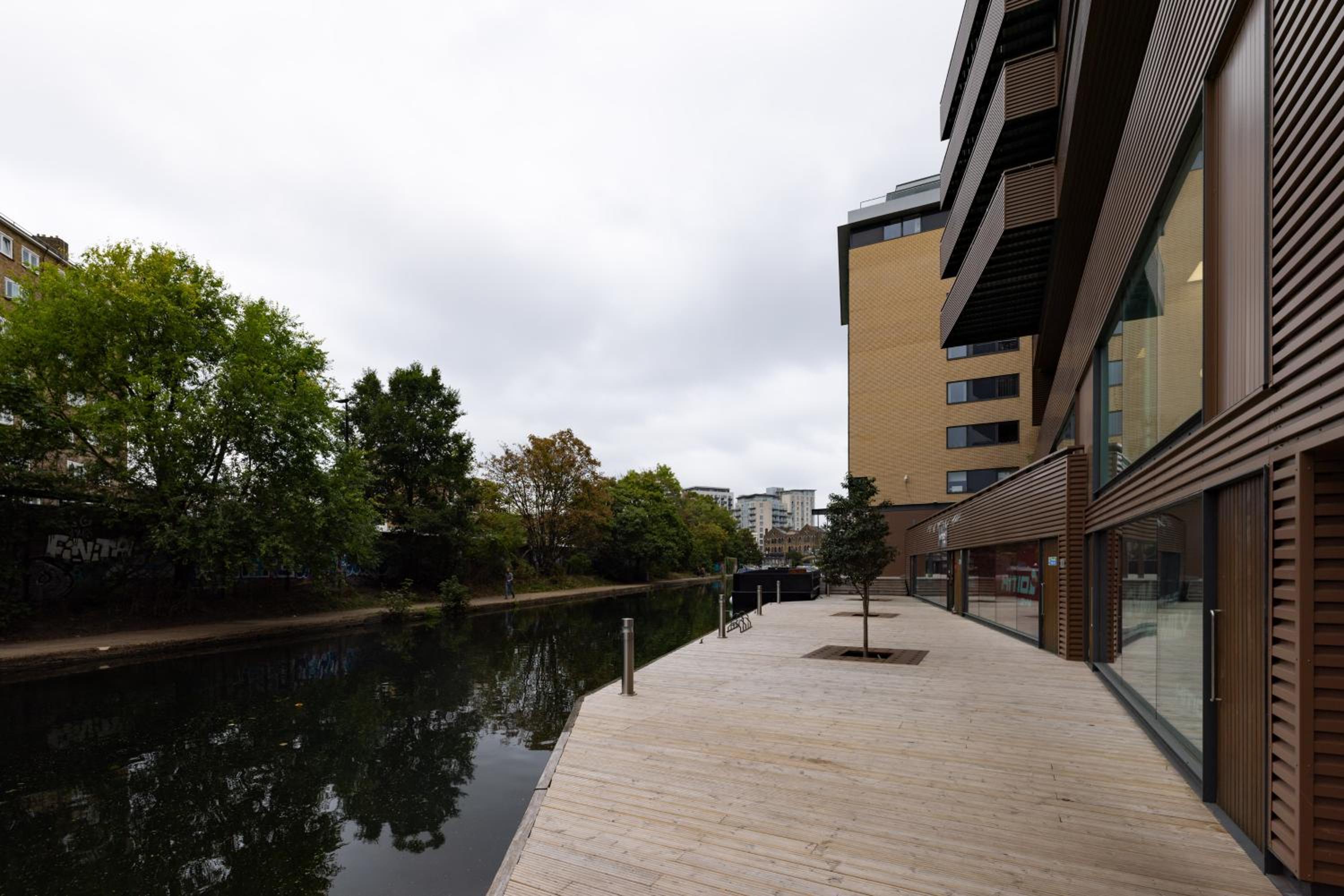 Modern, Luxury 2-Bed Home with Private Balcony