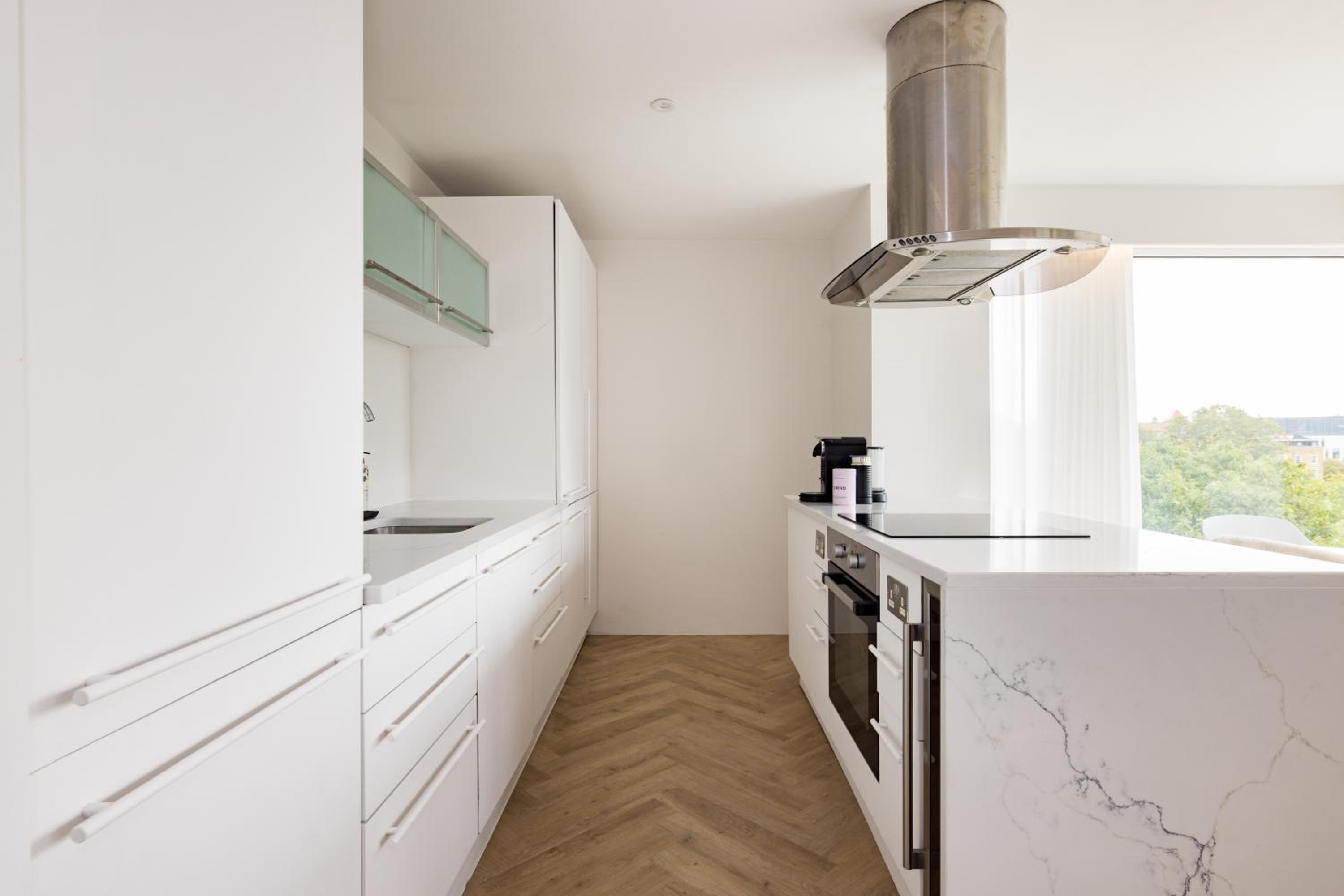 Modern, Luxury 2-Bed Home with Private Balcony