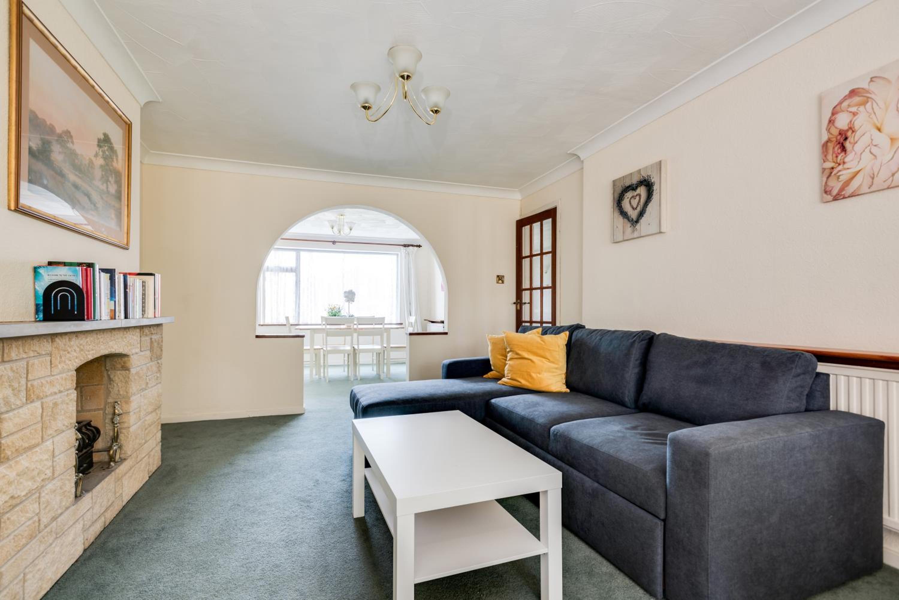 Kidlington 3 BR House with parking & large garden view 3