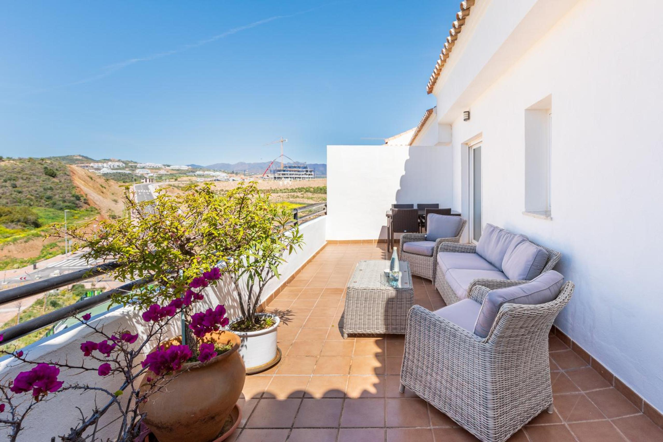Penthouse La Cala with dual terraces and spectacular ocean views