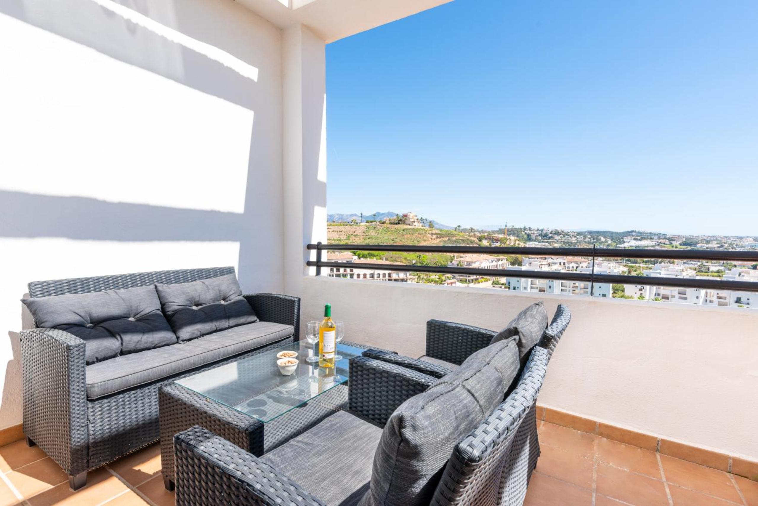 Penthouse La Cala with dual terraces and spectacular ocean views