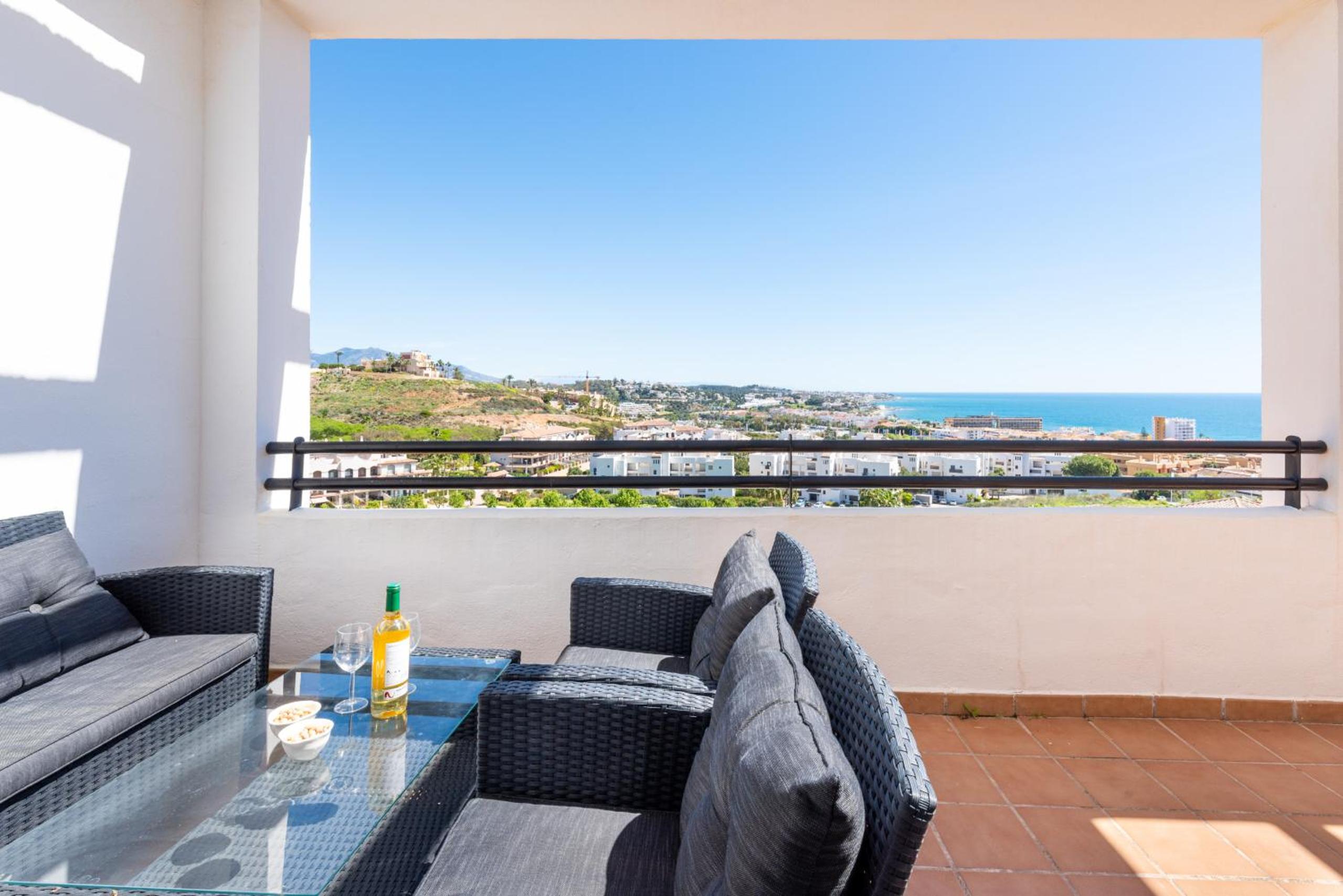 Penthouse La Cala with dual terraces and spectacular ocean views