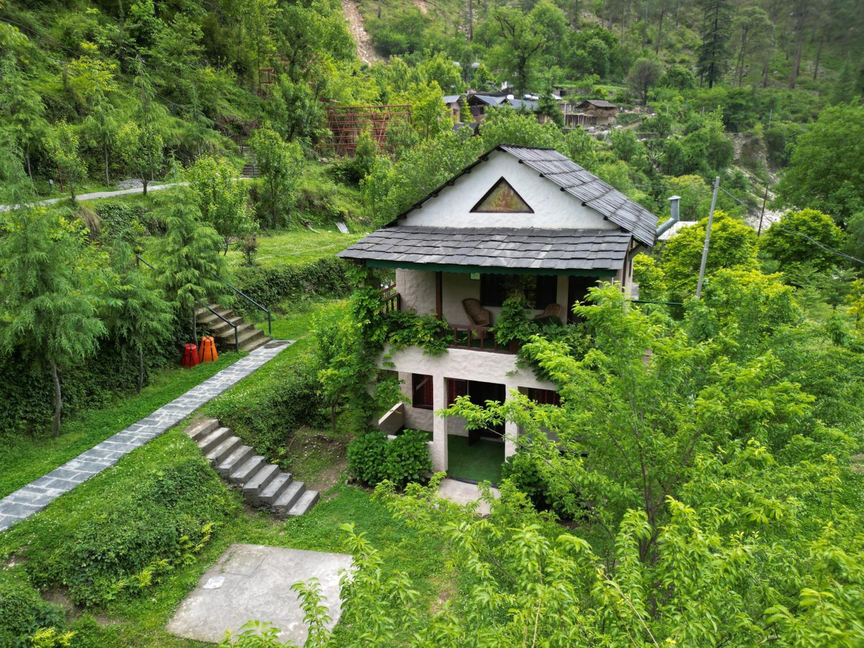 Thehraav By The River - Mudhouse Odyssey, Tirthan Valley view 2
