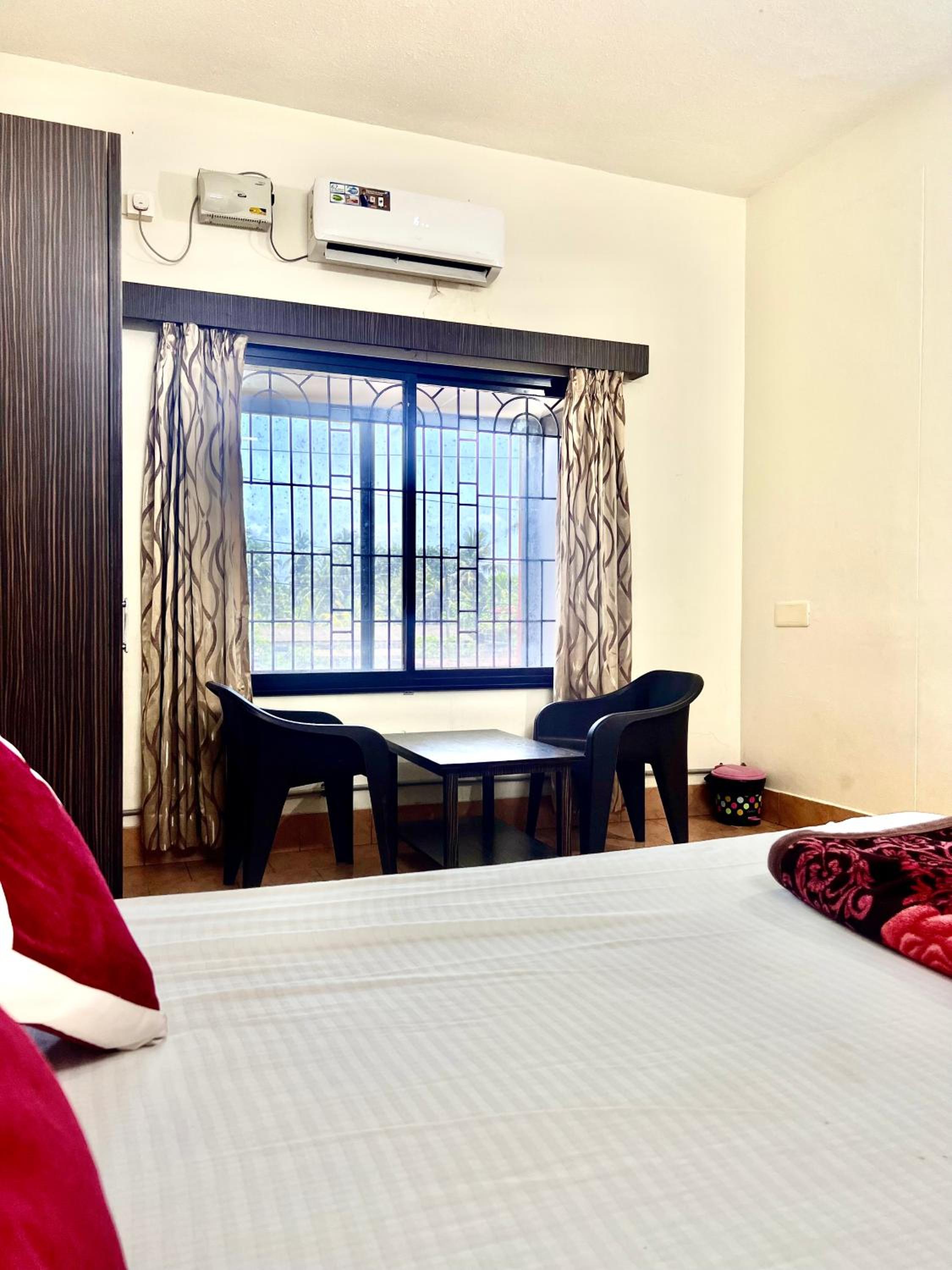 Hotel Manasa view 3