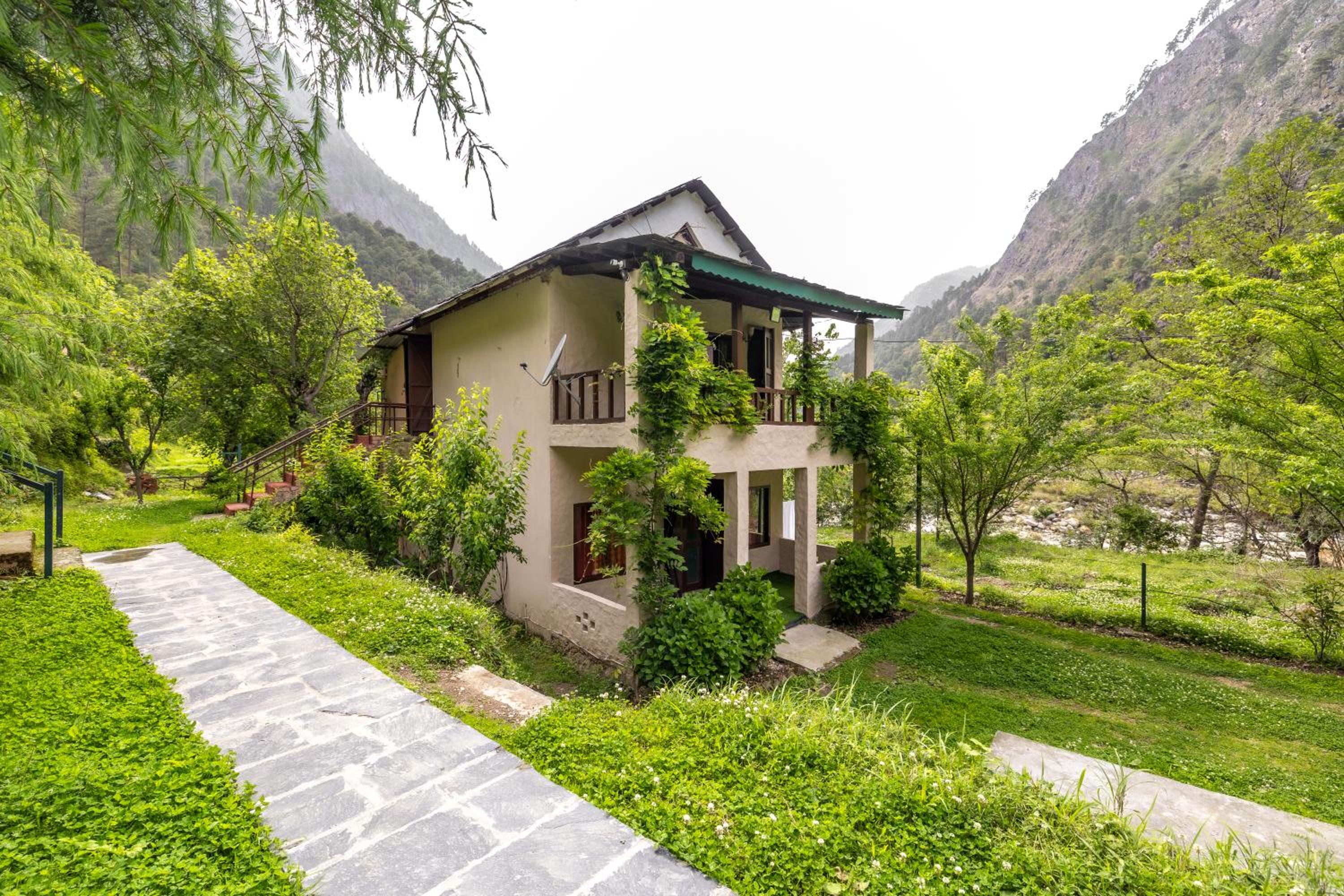 Thehraav By The River - Mudhouse Odyssey, Tirthan Valley view 4