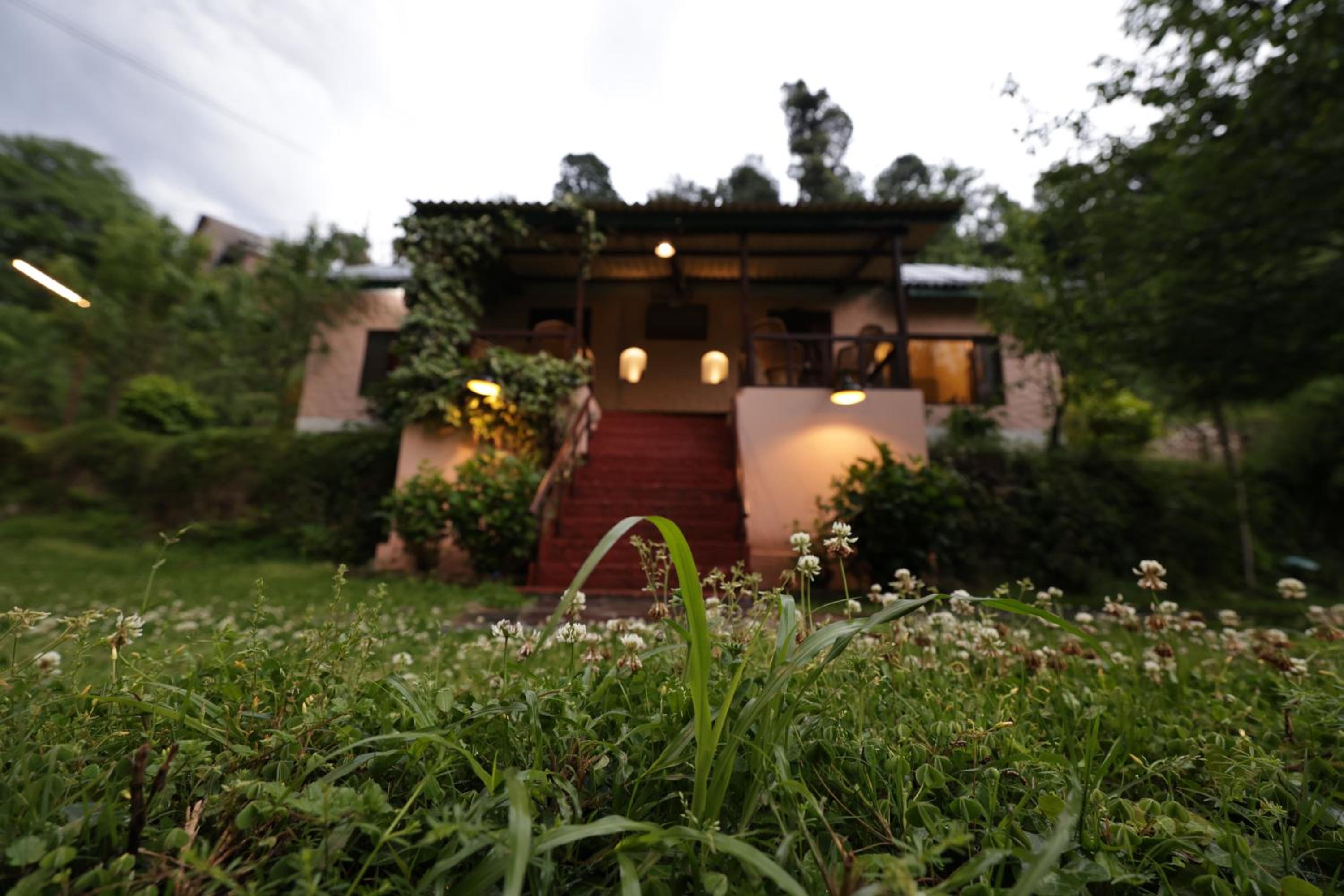 Thehraav By The River - Mudhouse Odyssey, Tirthan Valley view 5