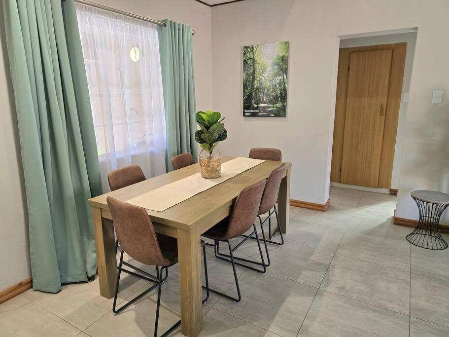 4 bedroom Luxury Renovated Unit view 3