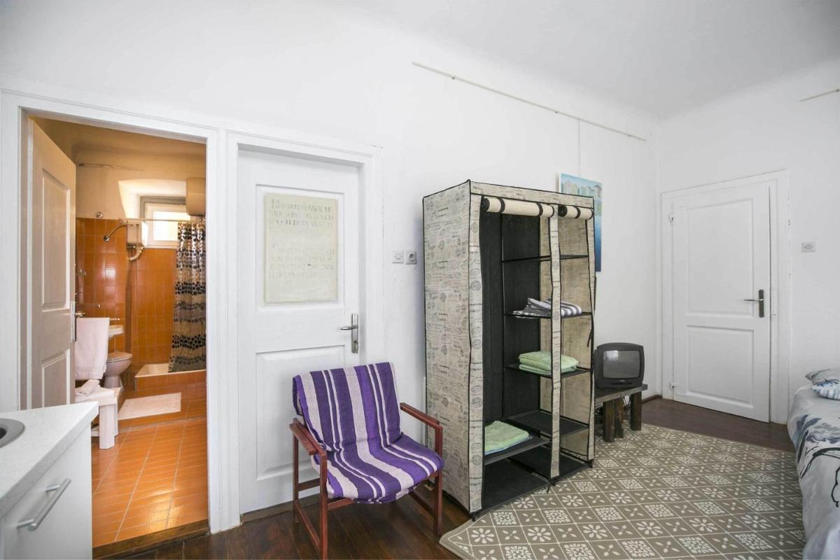 Nick's Old Town Apartment