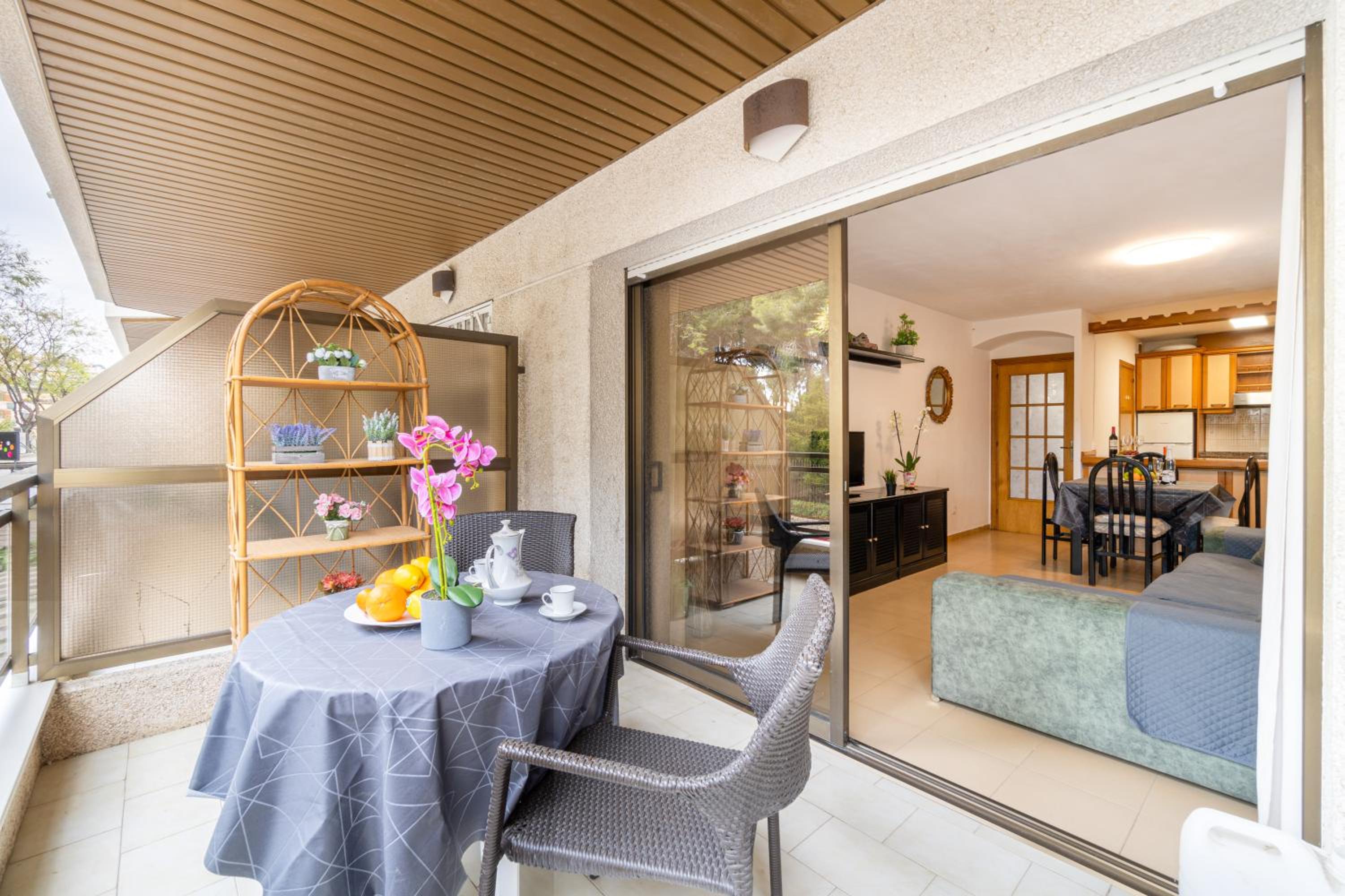 TuristMar - Amplio Apartamento en Salou con piscina, a 2 minutos de la Playa photo 2