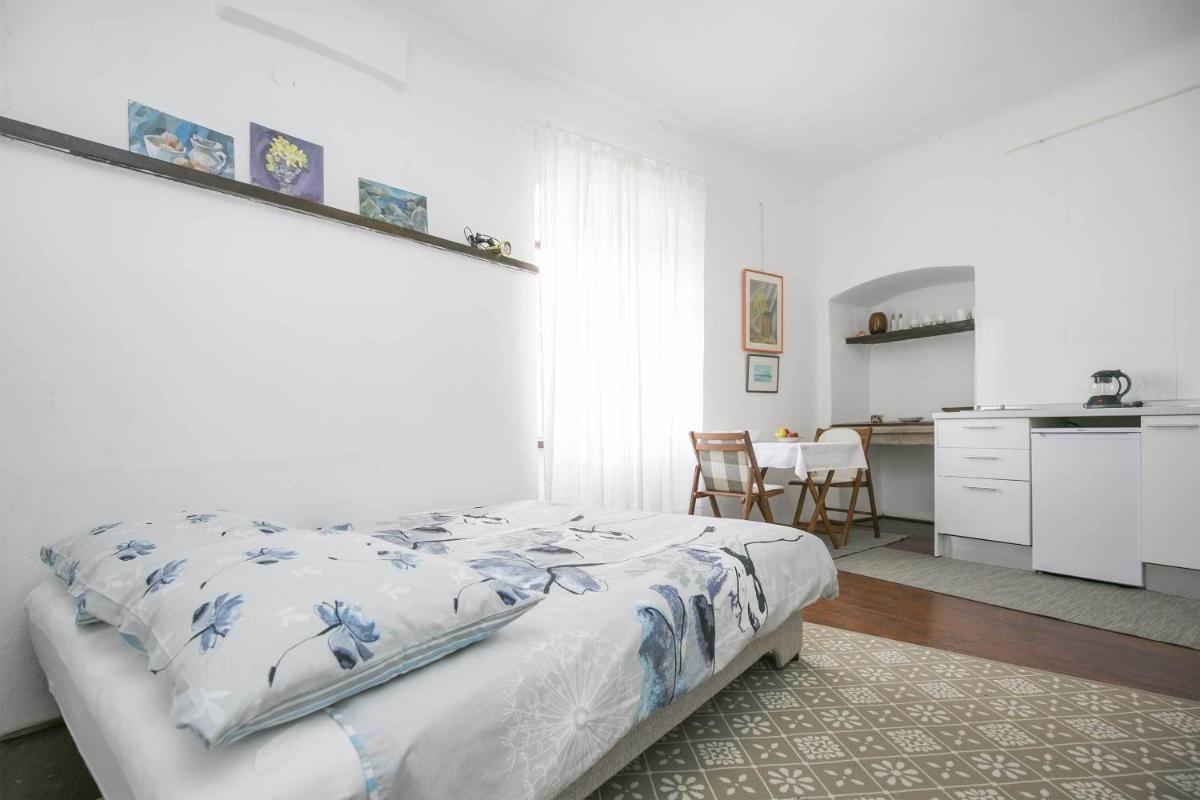 Nick's Old Town Apartment
