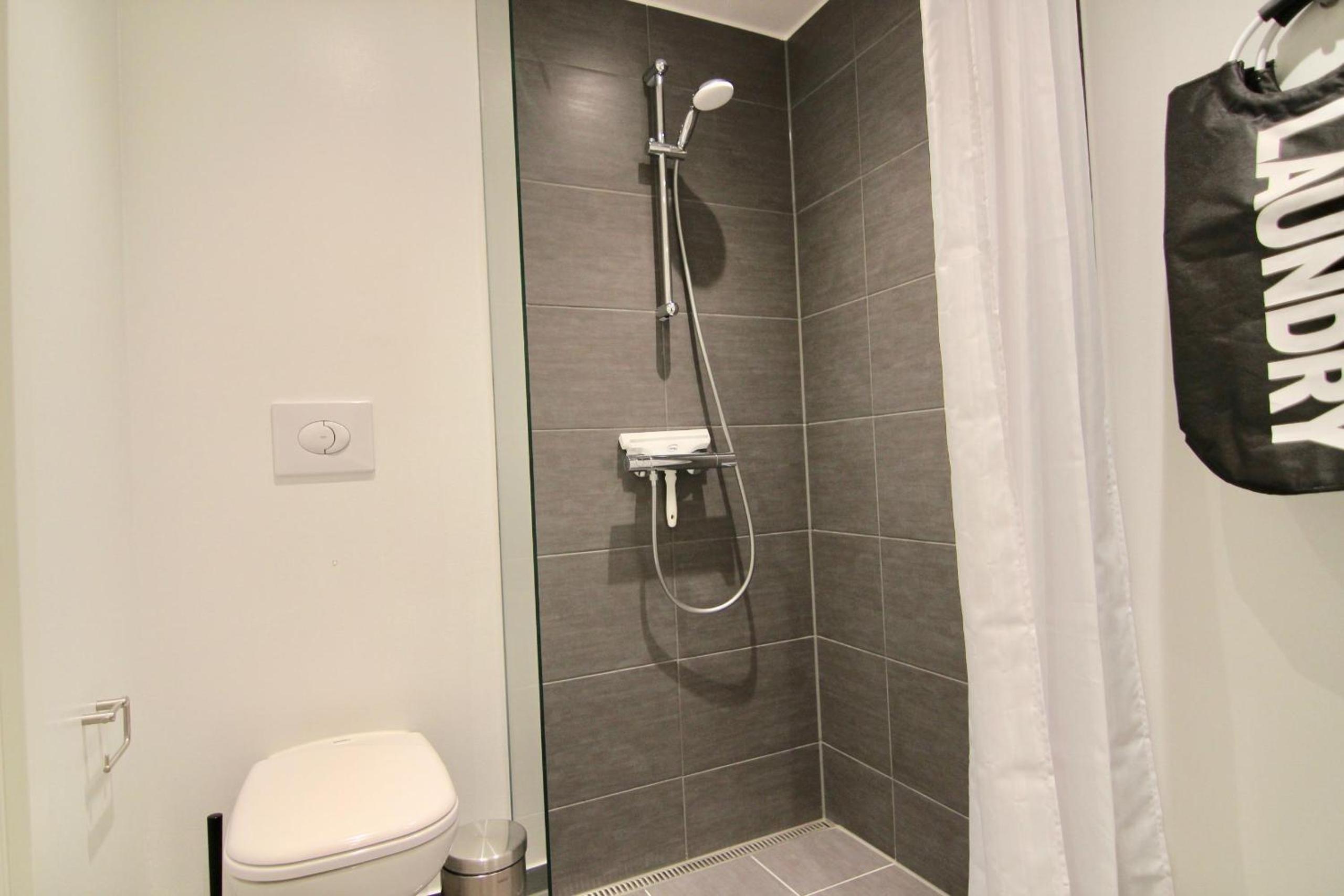 Stunning 2-BR with balcony fantastic views - 170 view 3