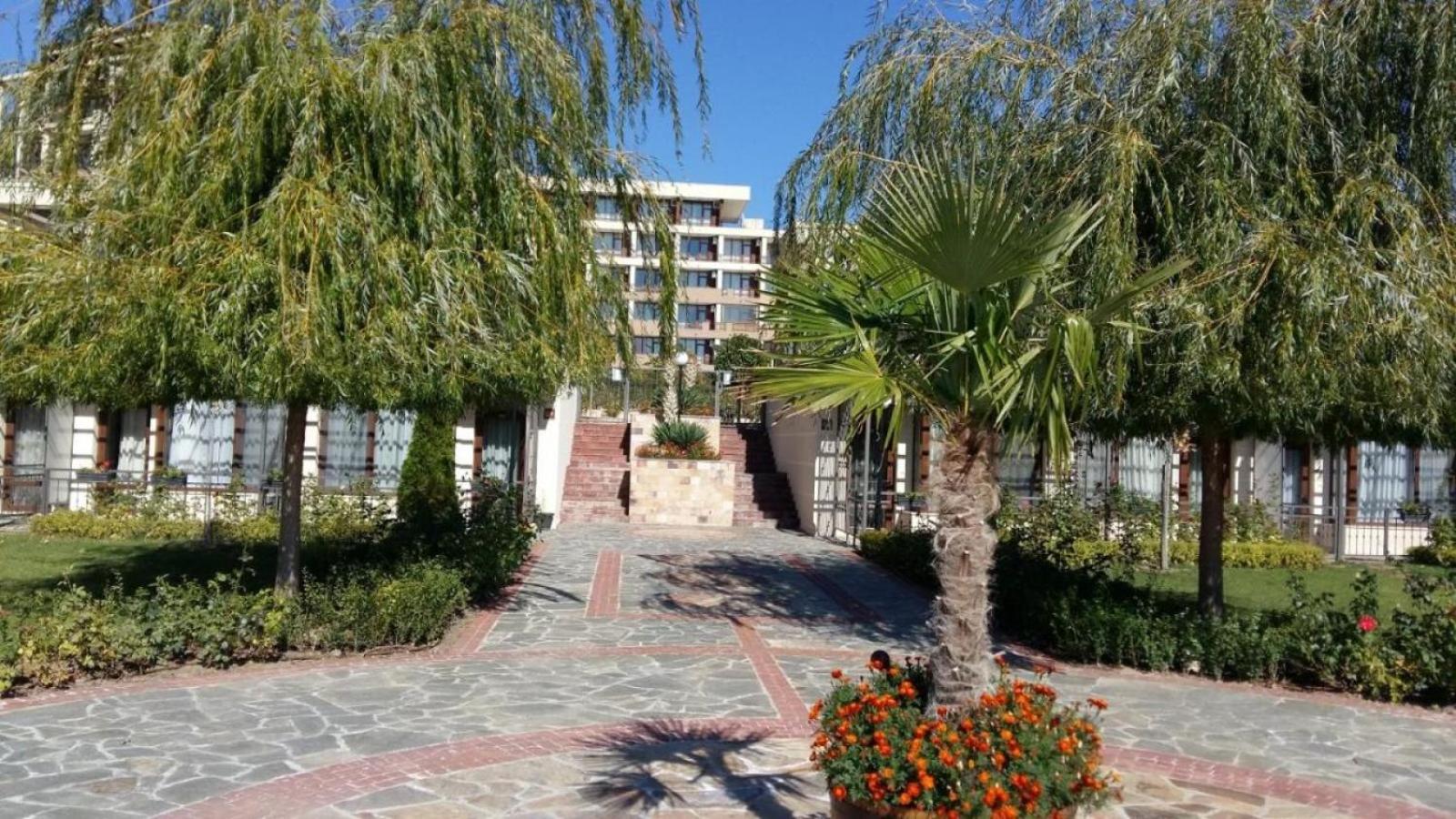 Seafront apartment Lucky