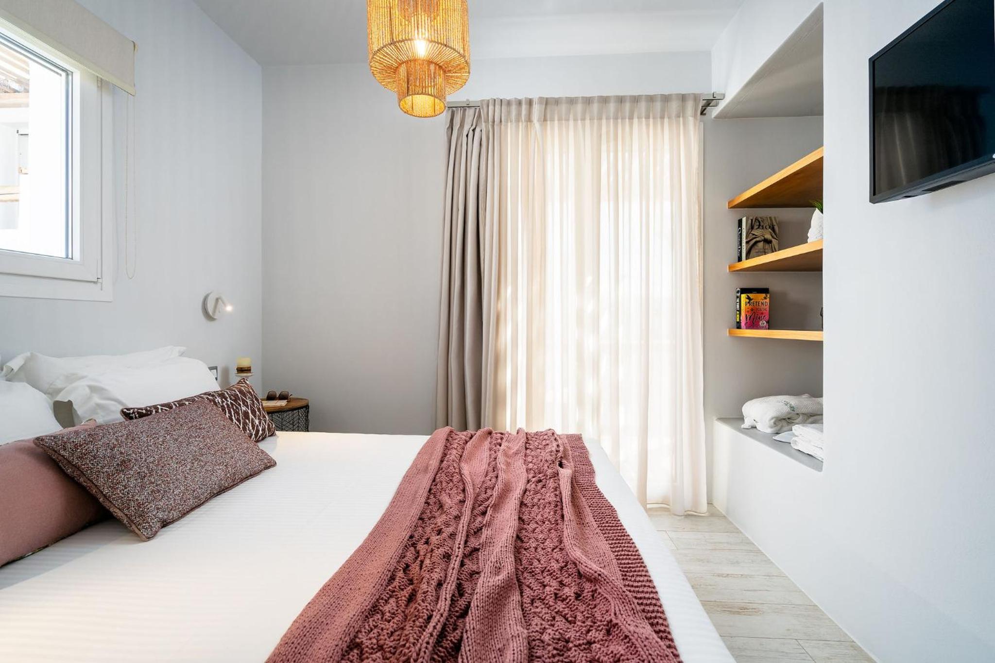 Sunday Luxury Suites photo 5