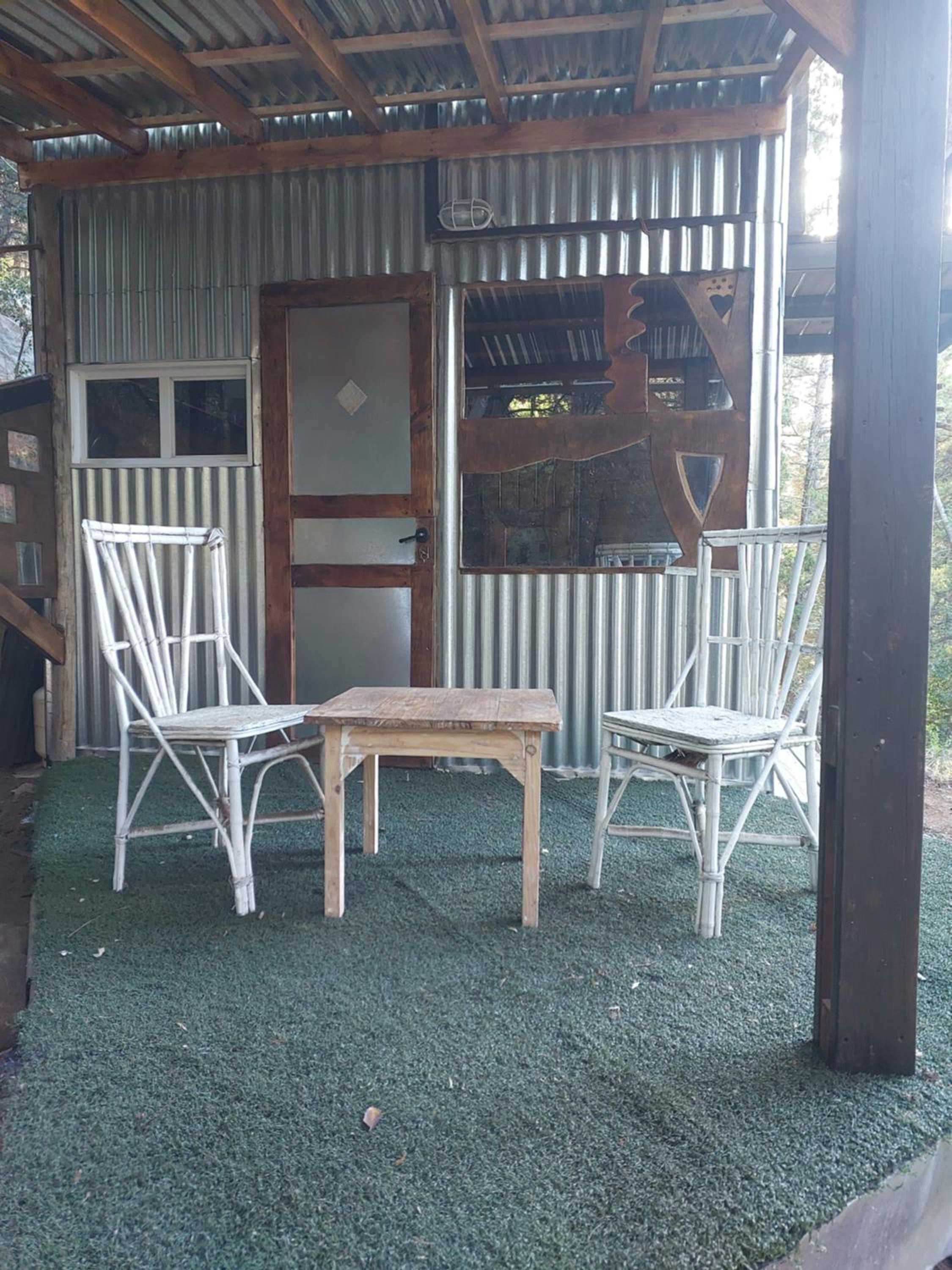 Casita moderna en el bosque