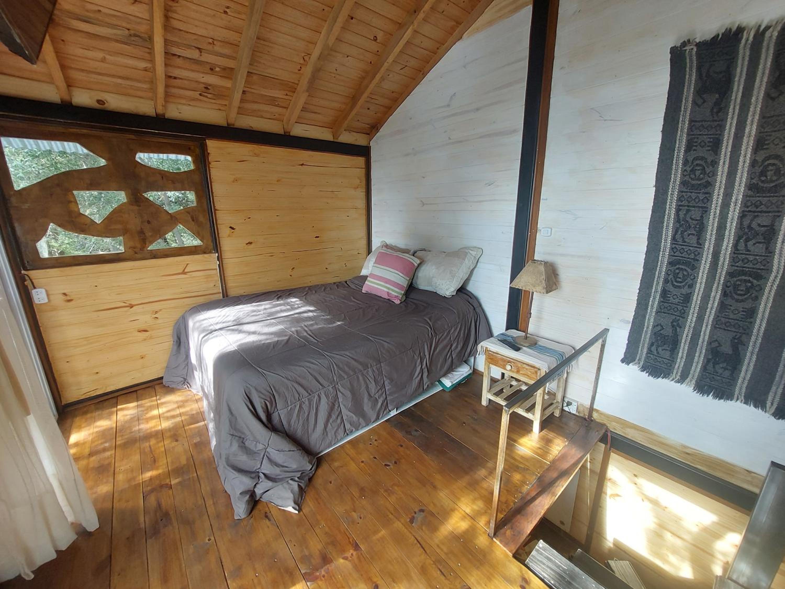 Casita moderna en el bosque