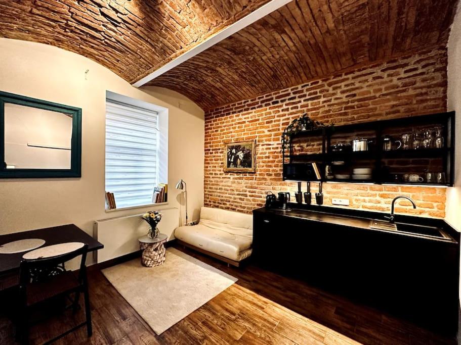 Authentic Studio with Garden