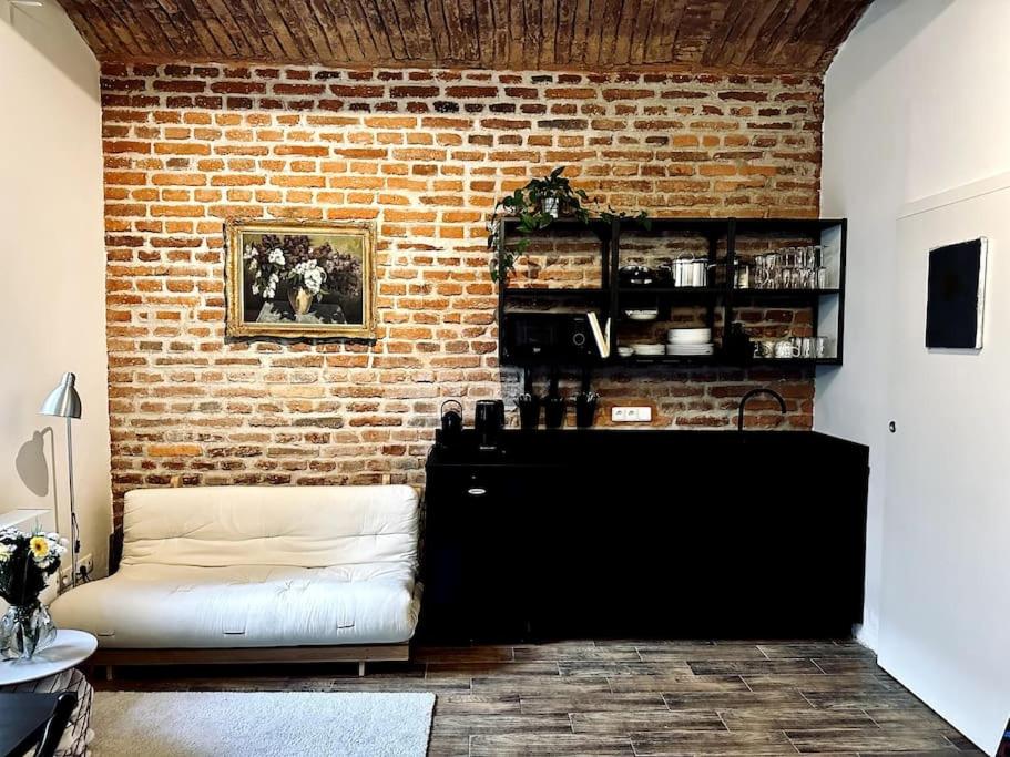 Authentic Studio with Garden
