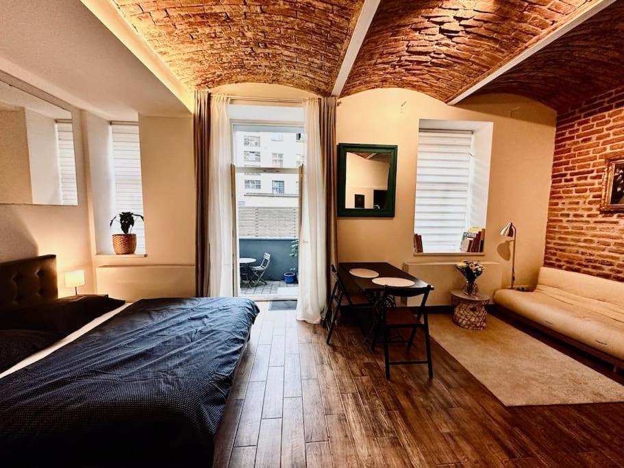 Authentic Studio with Garden