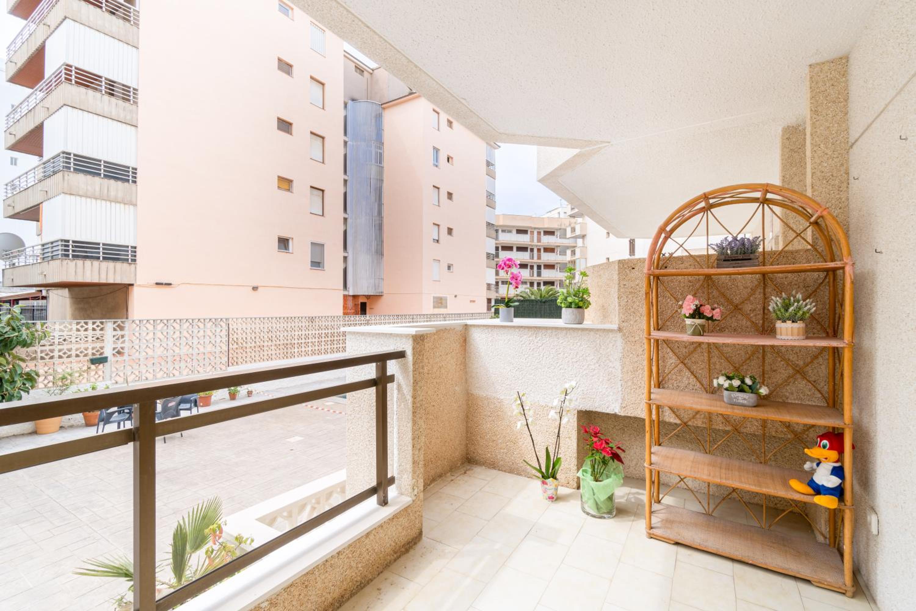 TuristMar - Amplio Apartamento en Salou con piscina, a 2 minutos de la Playa photo 3