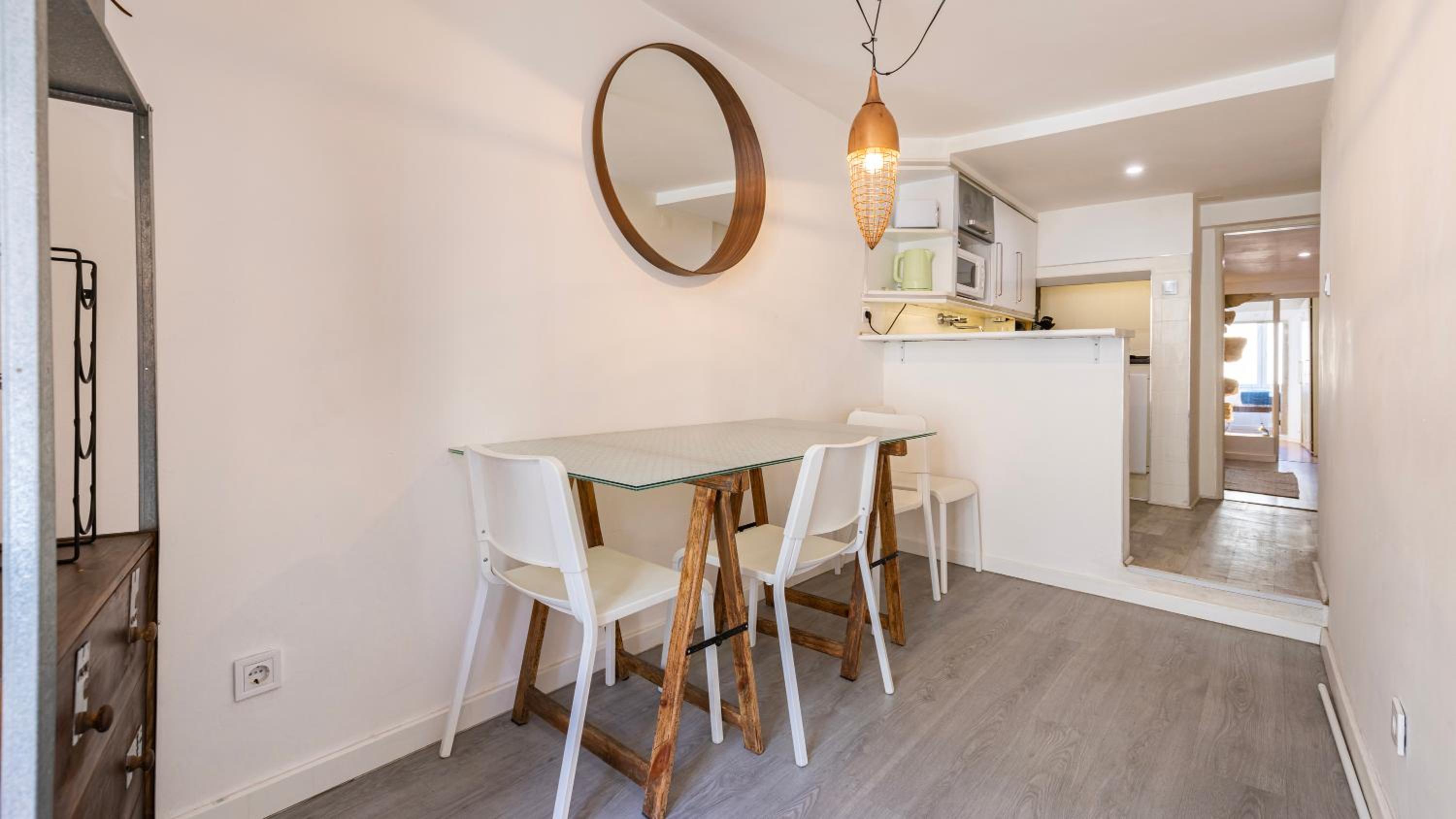 Downtown Central Apartment by LovelyStay
