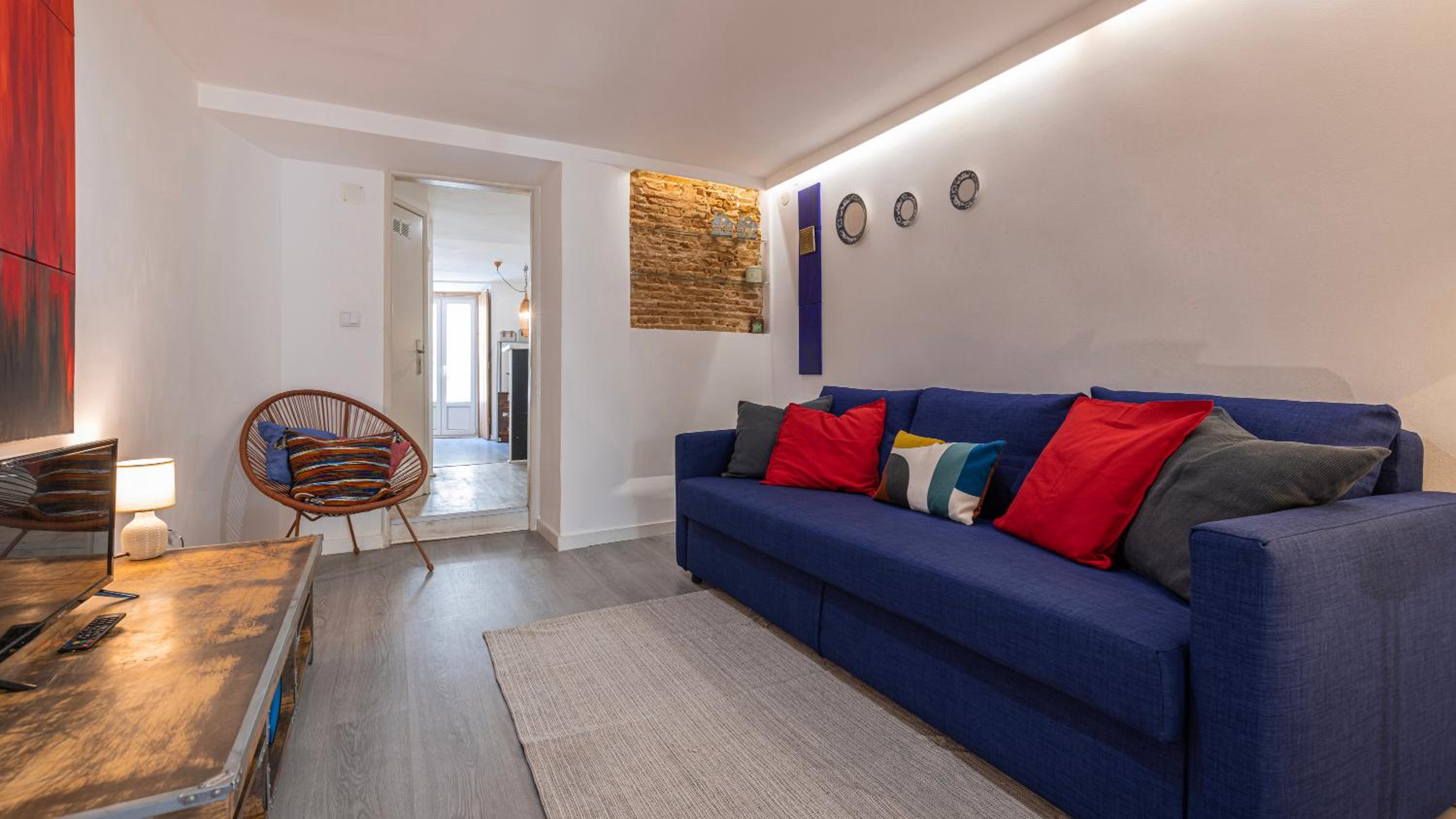 Downtown Central Apartment by LovelyStay