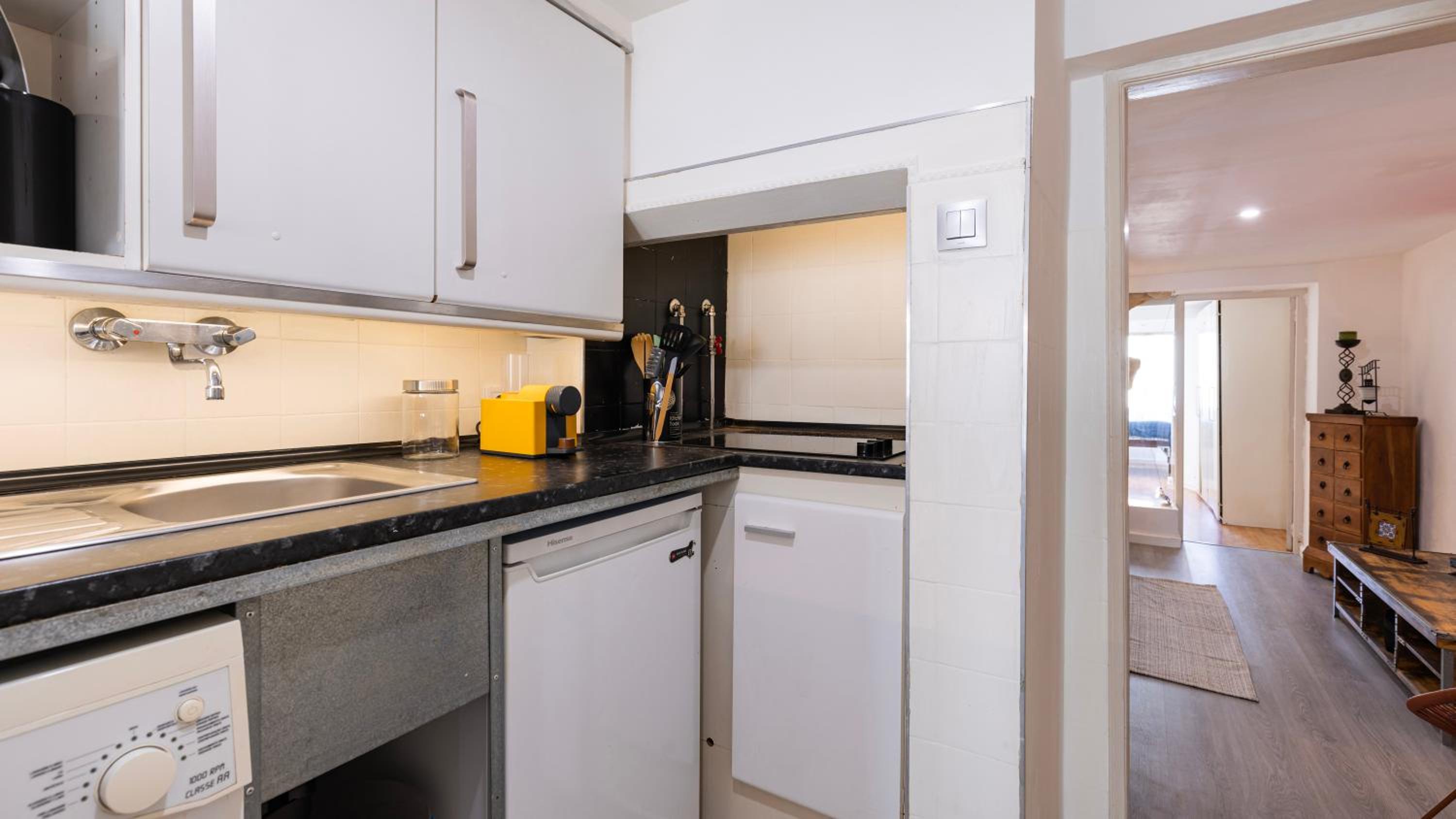 Downtown Central Apartment by LovelyStay