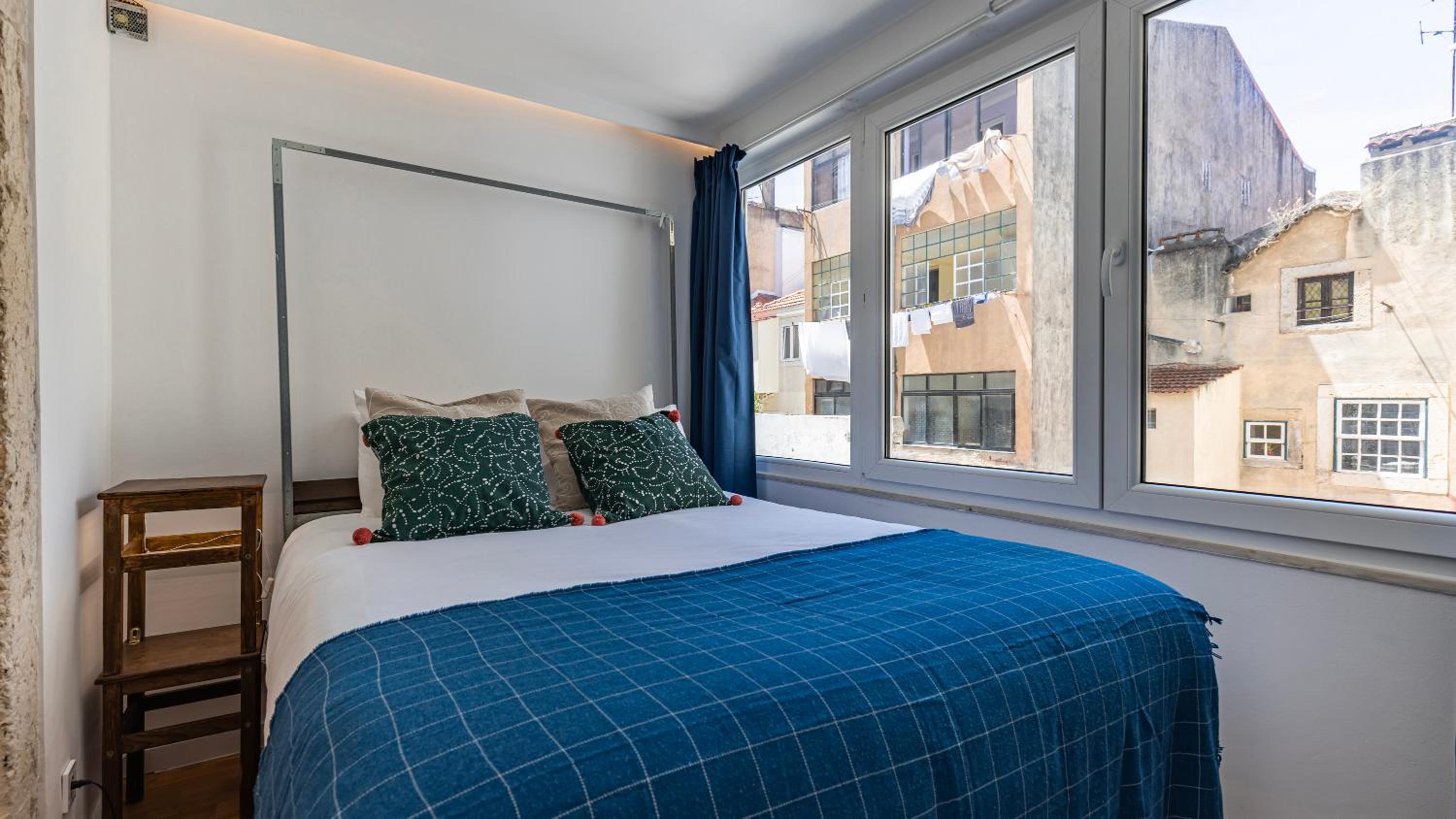 Downtown Central Apartment by LovelyStay