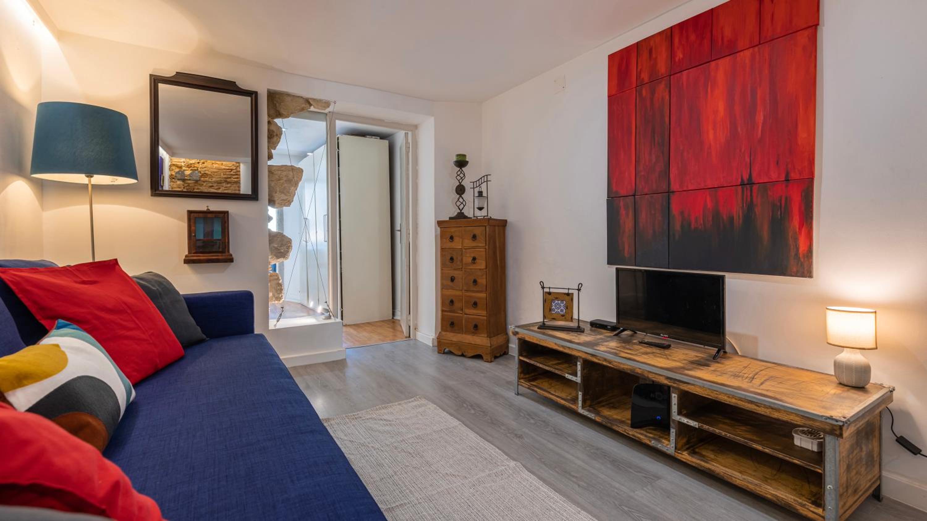Downtown Central Apartment by LovelyStay