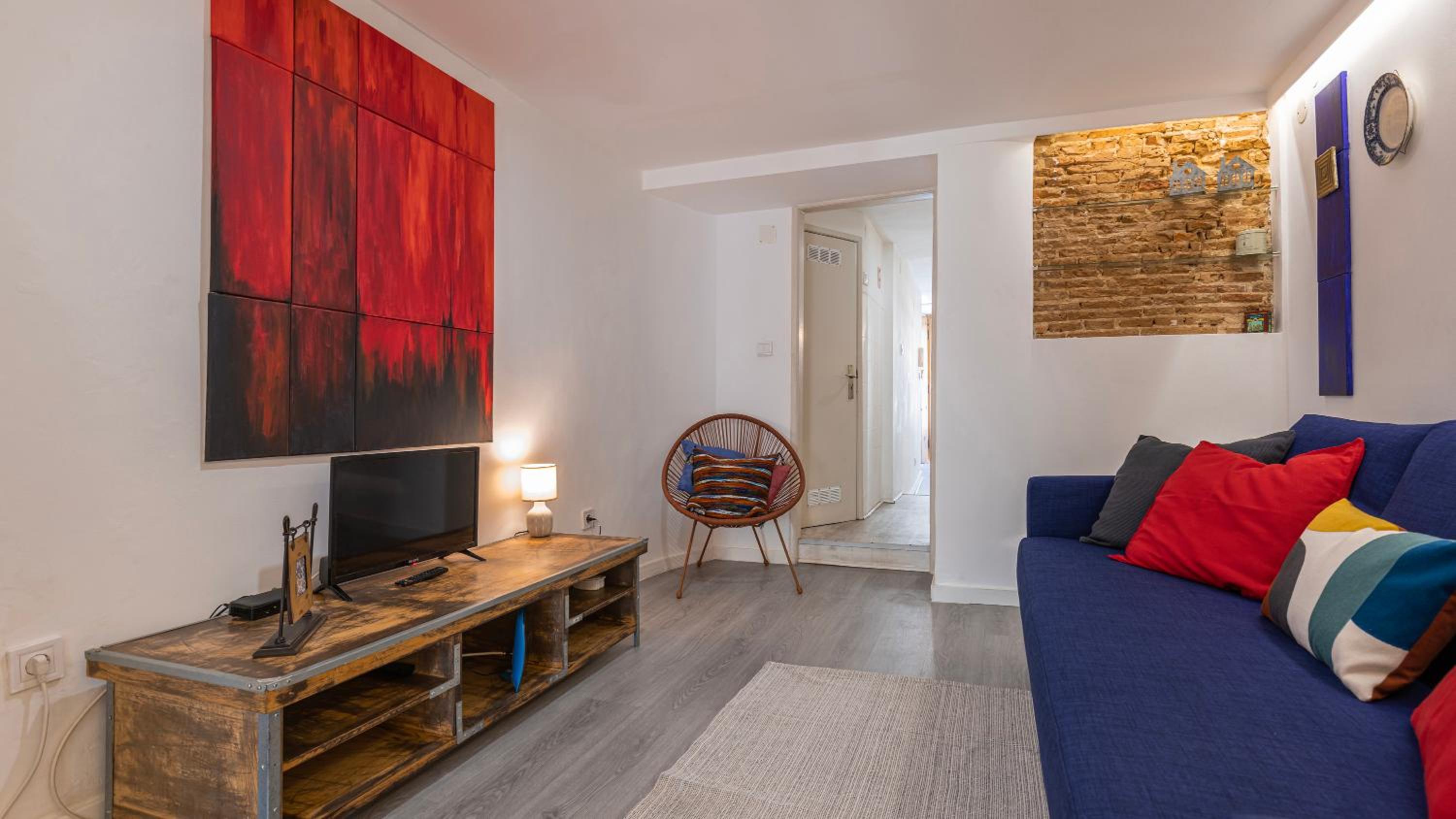 Downtown Central Apartment by LovelyStay