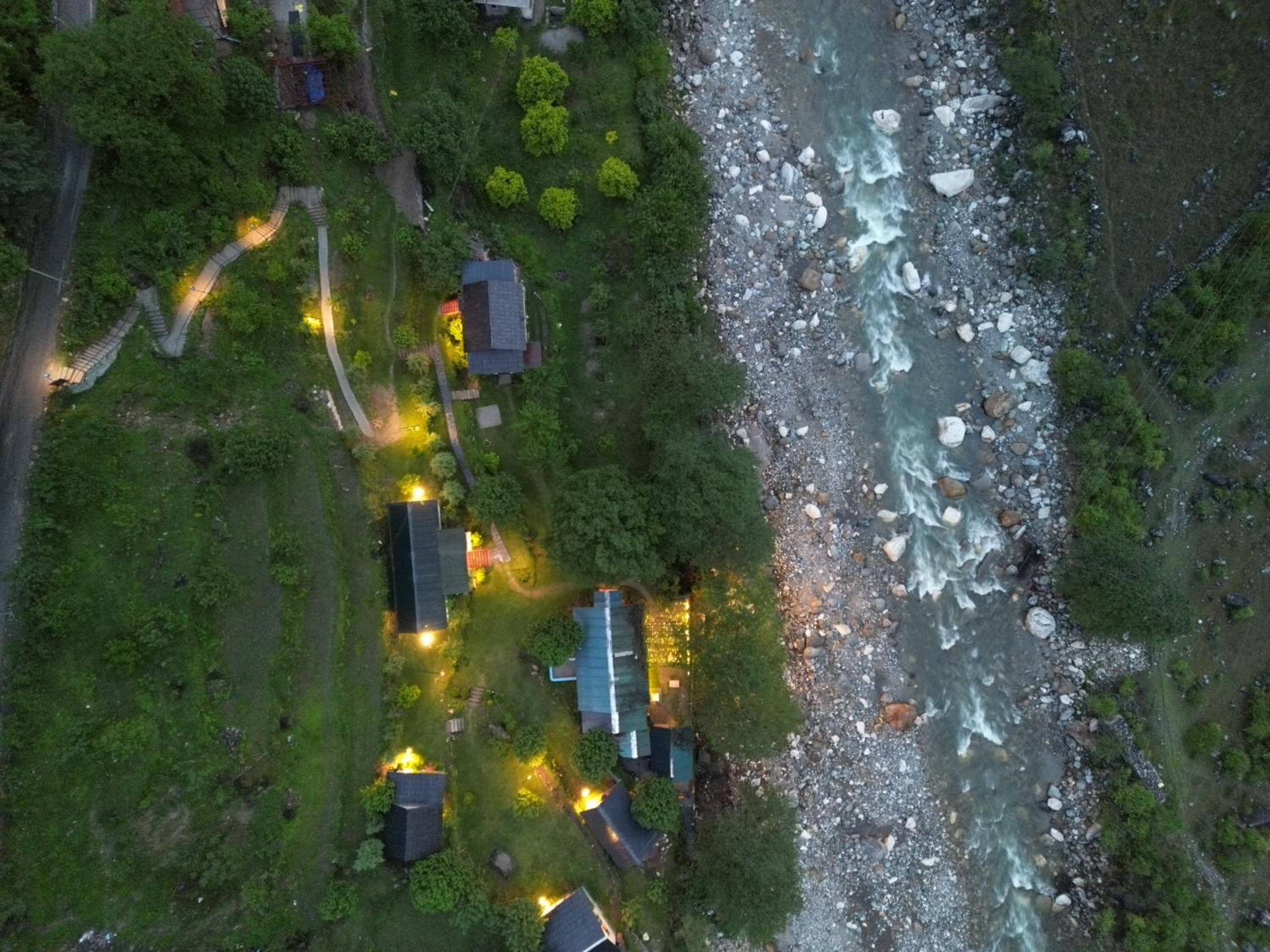 Thehraav By The River - Mudhouse Odyssey, Tirthan Valley view 3