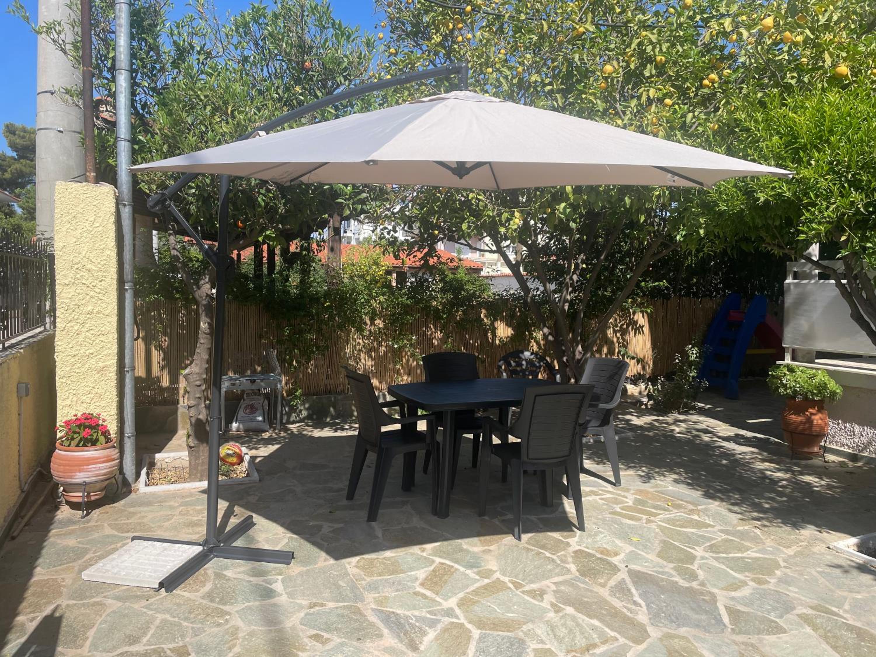 Renovated Apartments With Free Parking Near The Beach