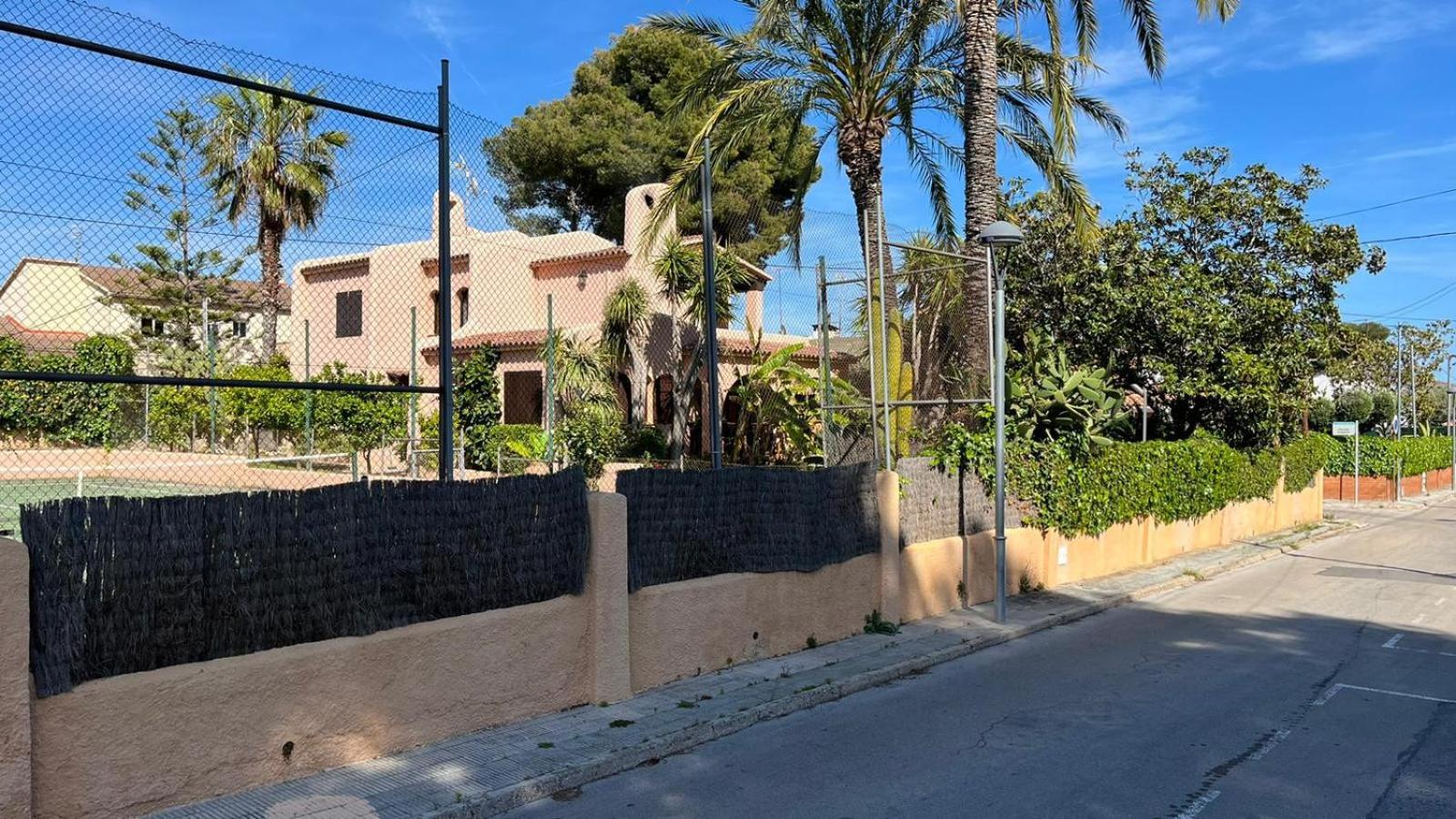 Villa tennis park with air conditionner view 4