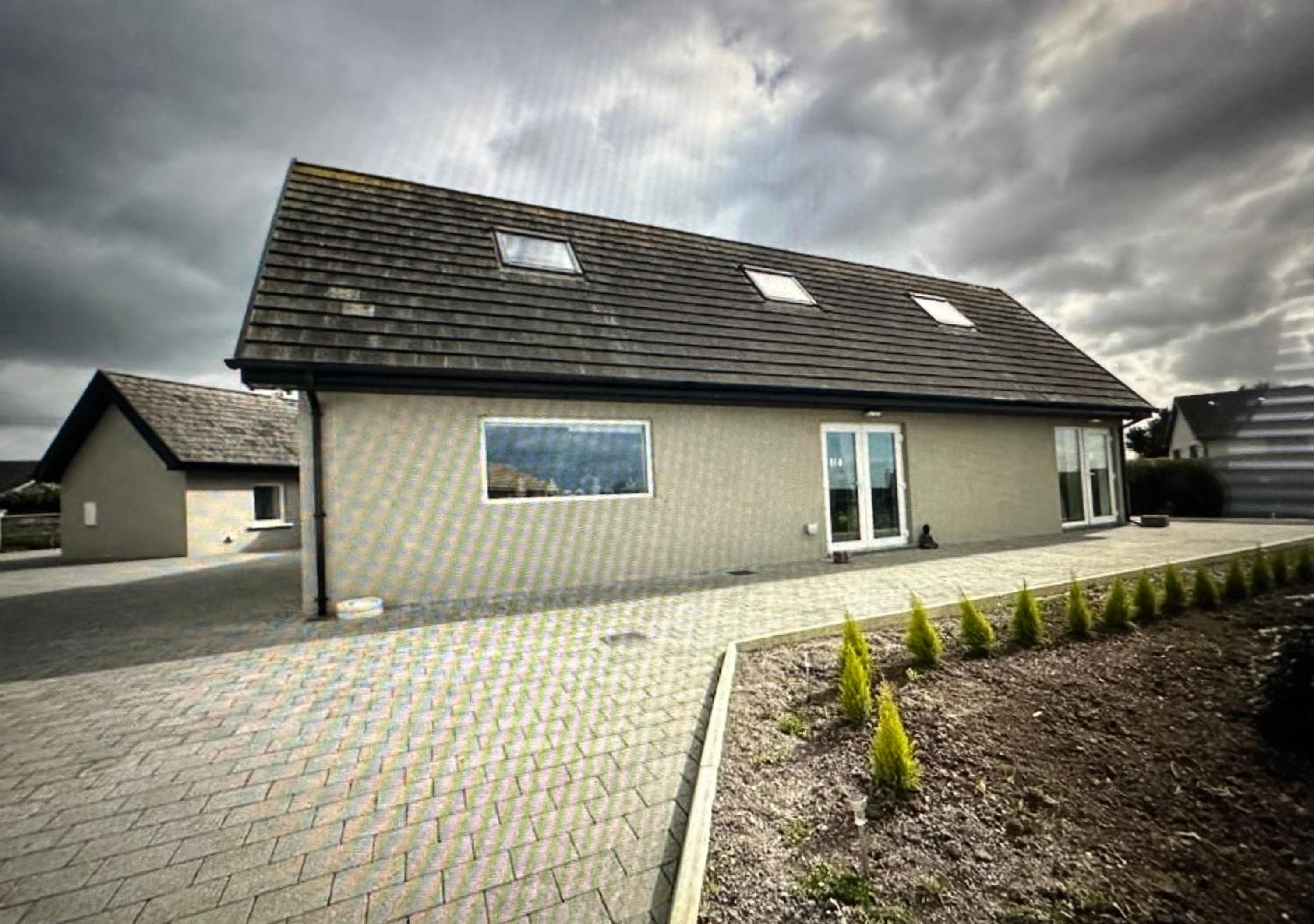 Country Haven Comfy & Sleek House view 3